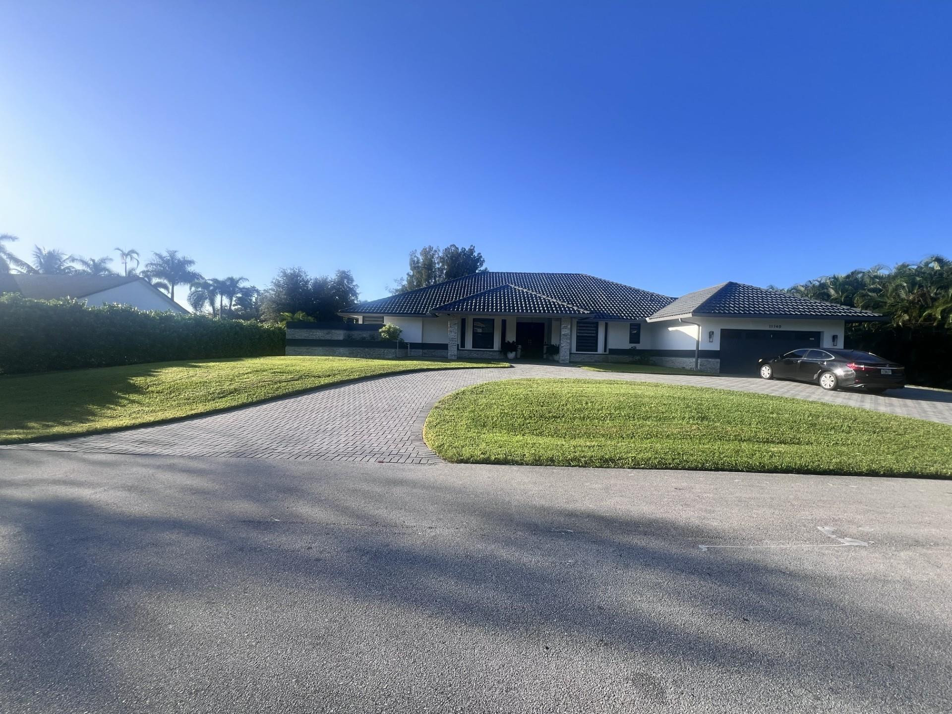 View details of listing 11740 Hermitage Drive, Plantation, FL 33325 Plantation with MLS#