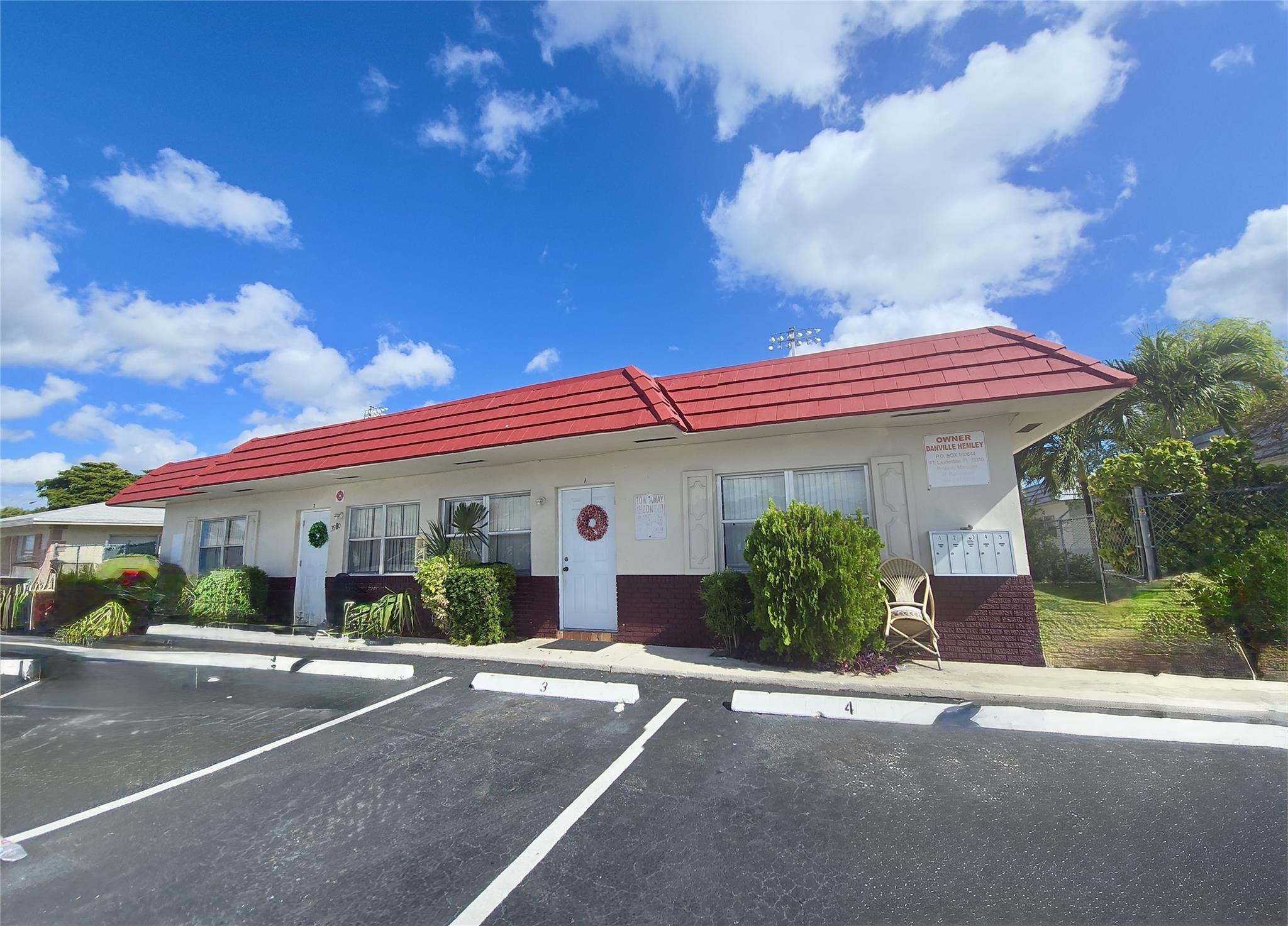 View details of listing 3980 NW 30th Terrace, Lauderdale Lakes, FL 33309 Lauderdale Lakes with MLS#