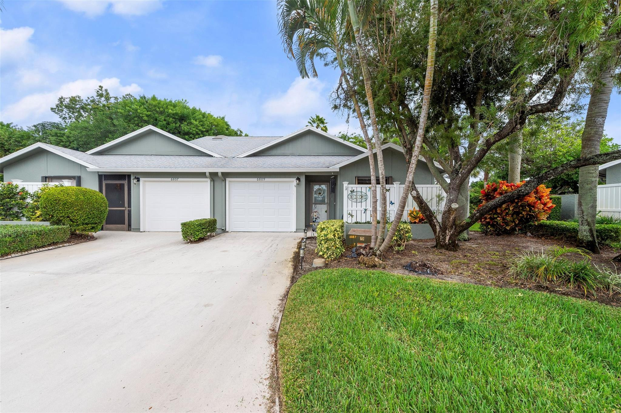 View details of listing 6809 SE Yorktown Drive, Hobe Sound, FL 33455 Hobe Sound with MLS#