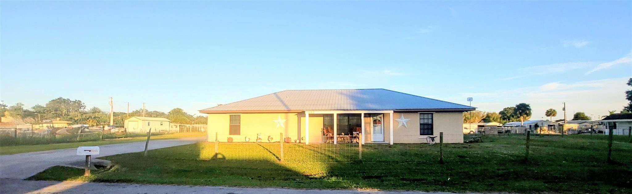 View details of listing 1153 Jerdik Drive, Moore Haven, FL 33471 Moore Haven with MLS#