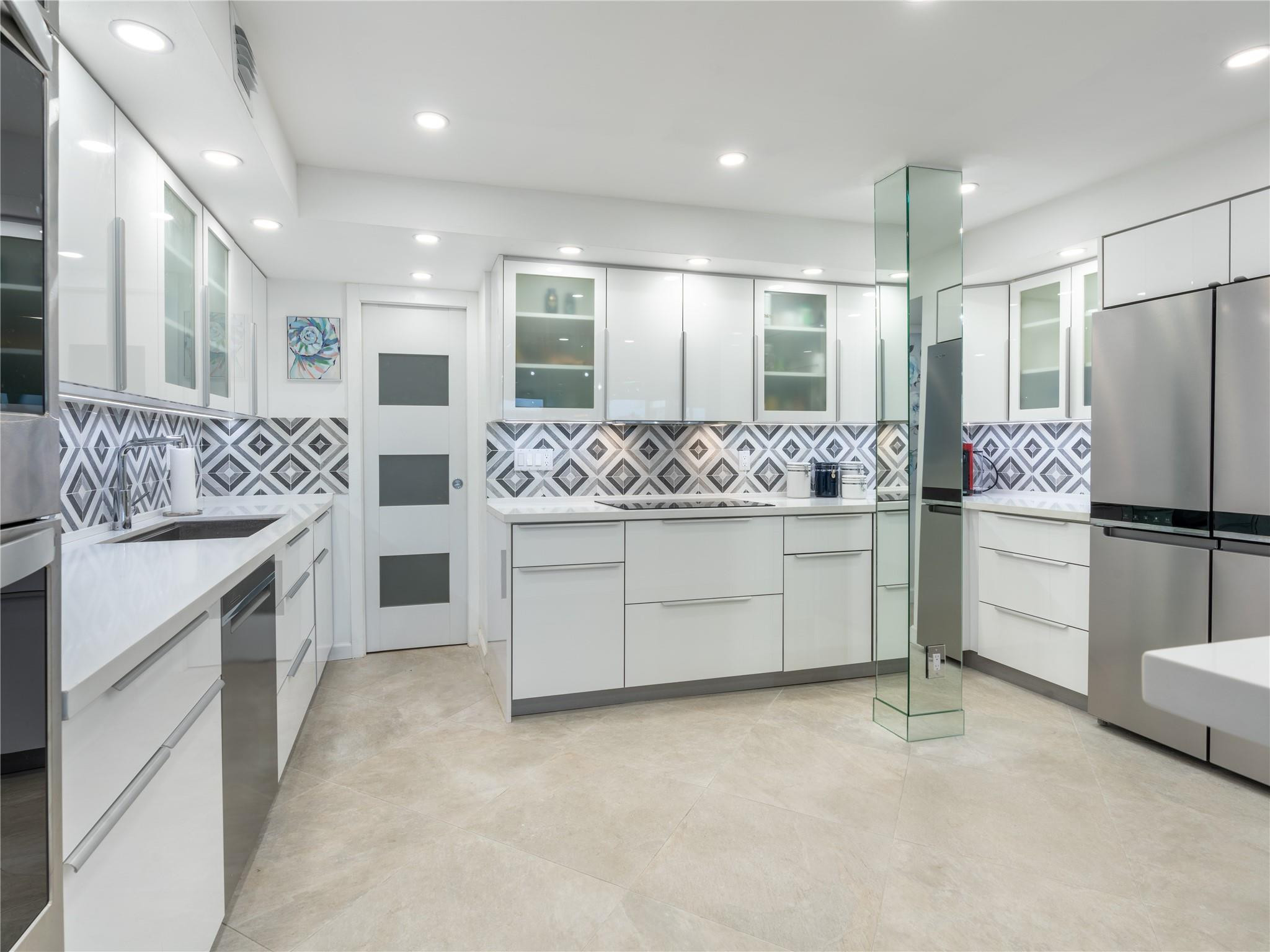 View details of listing 2850 N Palm Aire Drive 601, Pompano Beach, FL 33069 Pompano Beach with MLS# 