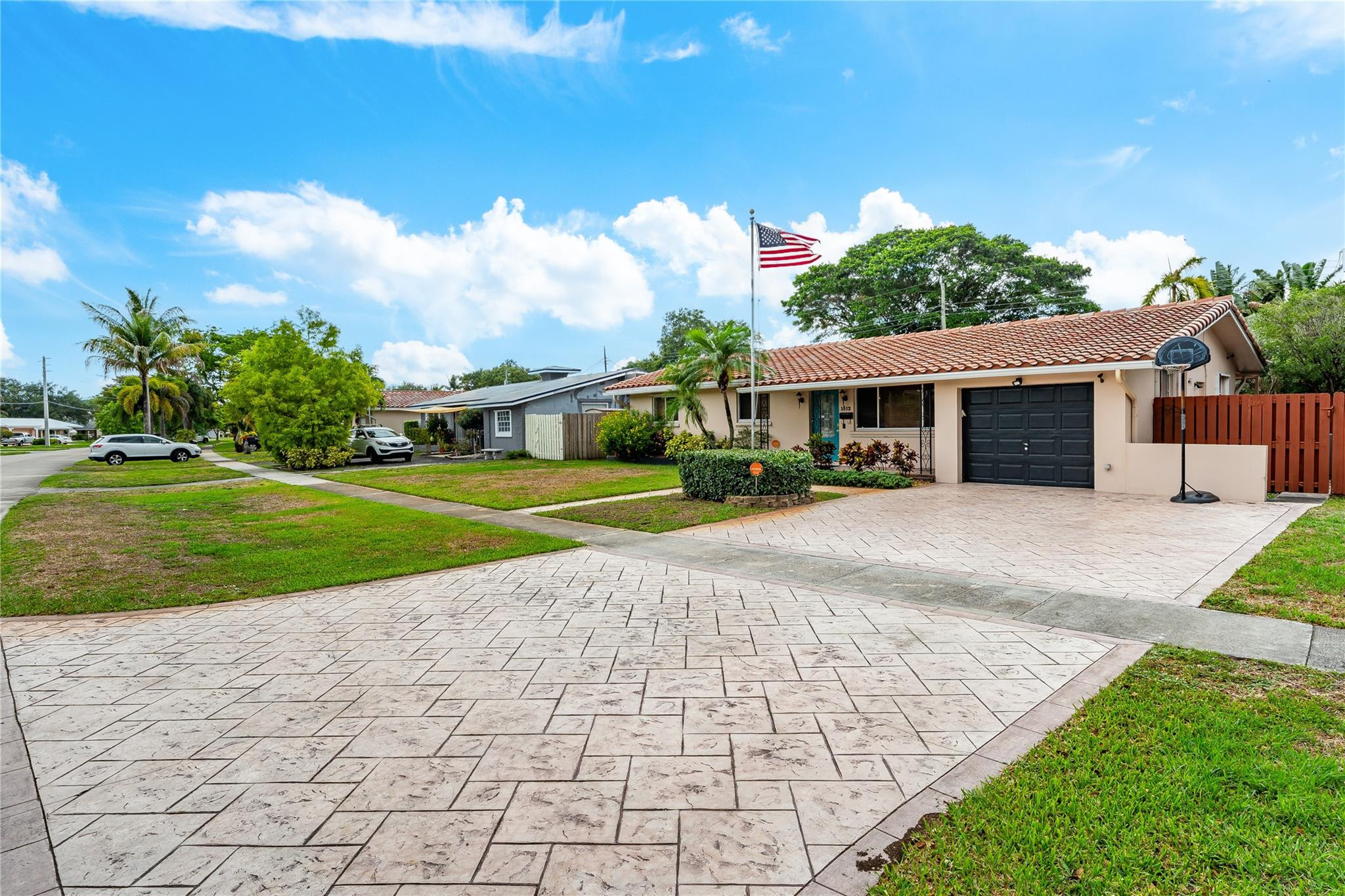 Listing  1512 E Hawthorne Circle, Hollywood, FL 33021, Hollywood, FL 33021
