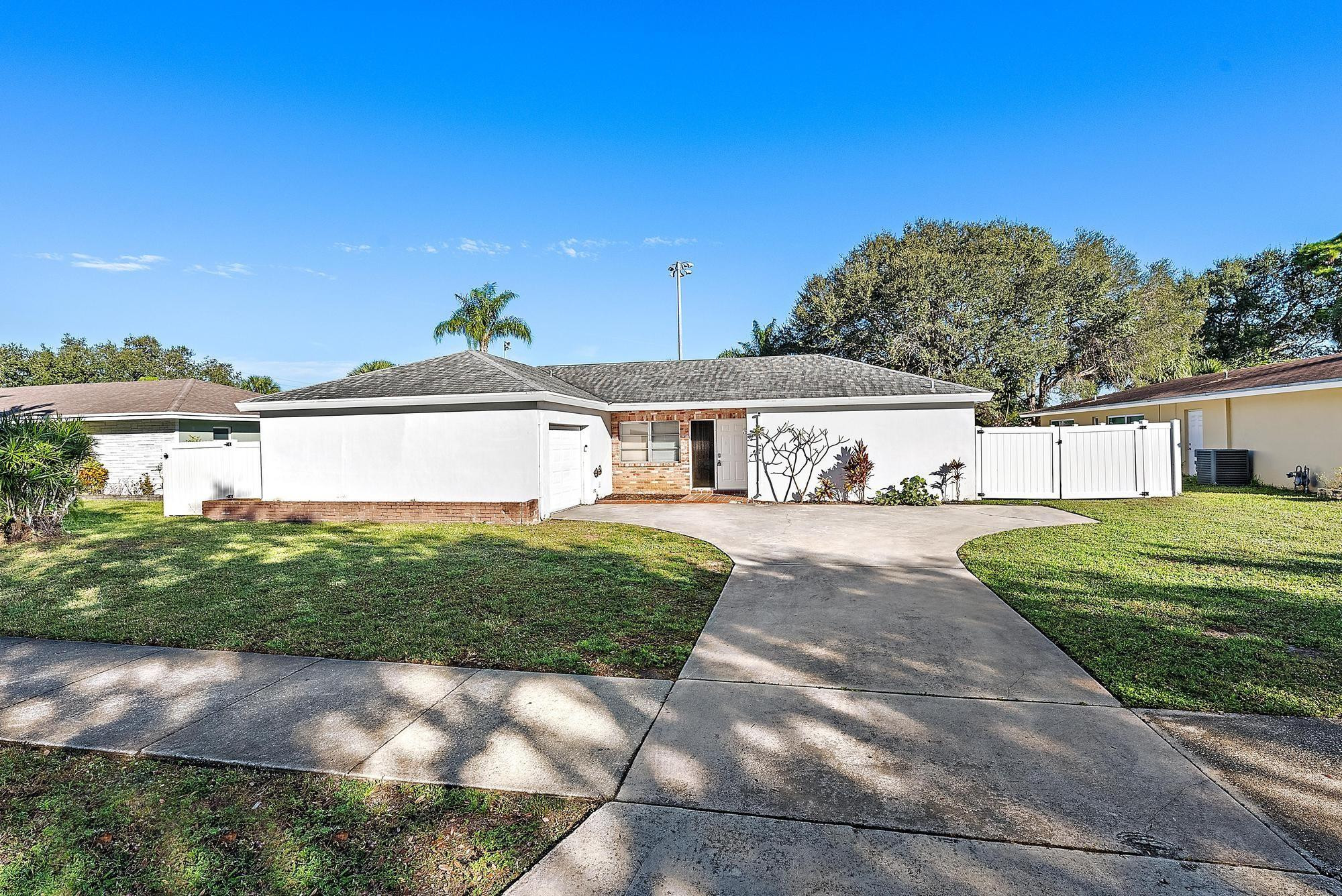 Listing  4447 Holly Drive, Palm Beach Gardens, FL 33410, Palm Beach Gardens, FL 33410