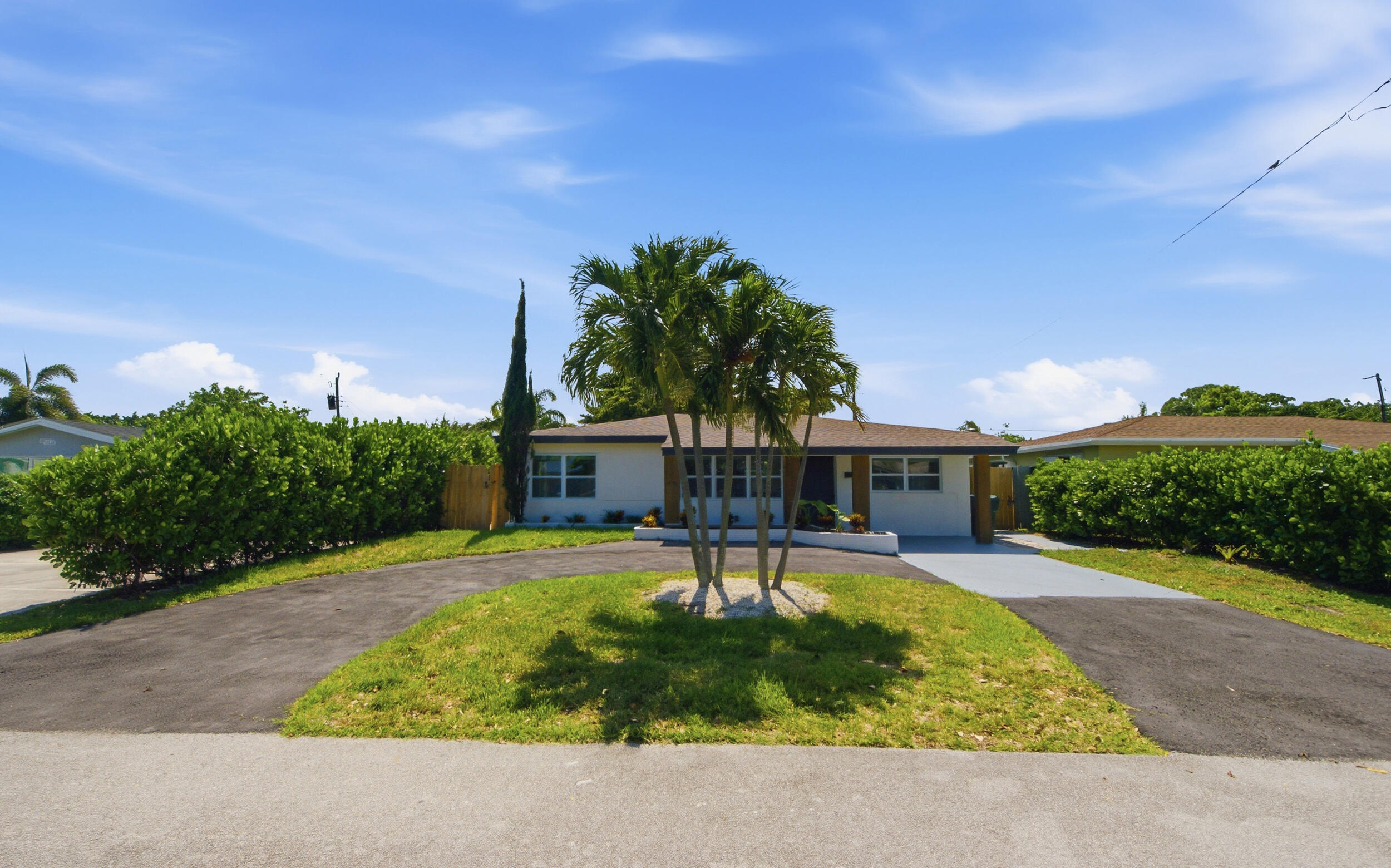 View details of listing 4841 NE 5th Terrace, Fort Lauderdale, FL 33334 Fort Lauderdale with MLS#