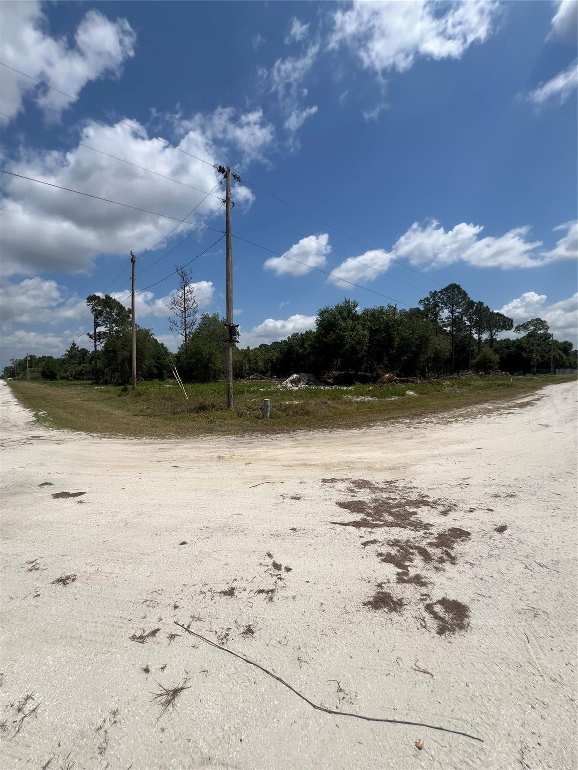 View details of listing 681 N Perimeter Road, Clewiston, FL 33440 Clewiston with MLS#