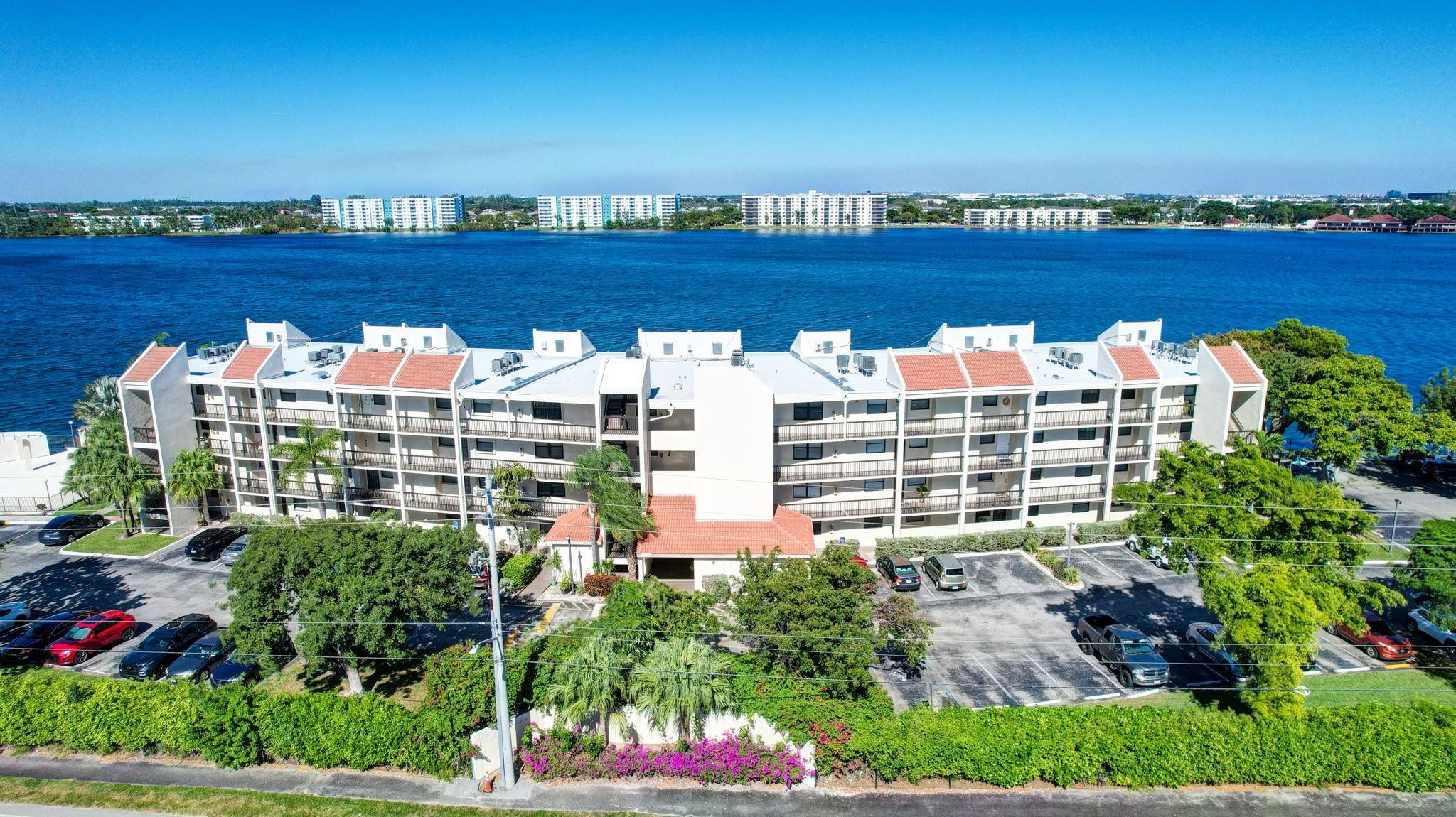 View details of listing 115 Lake Emerald Drive 403, Oakland Park, FL 33309 Oakland Park with MLS#