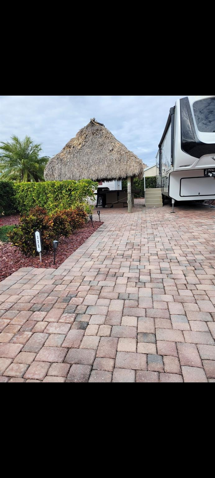 View details of listing 529 SW 39th Cove, Okeechobee, FL 34974 Okeechobee with MLS#