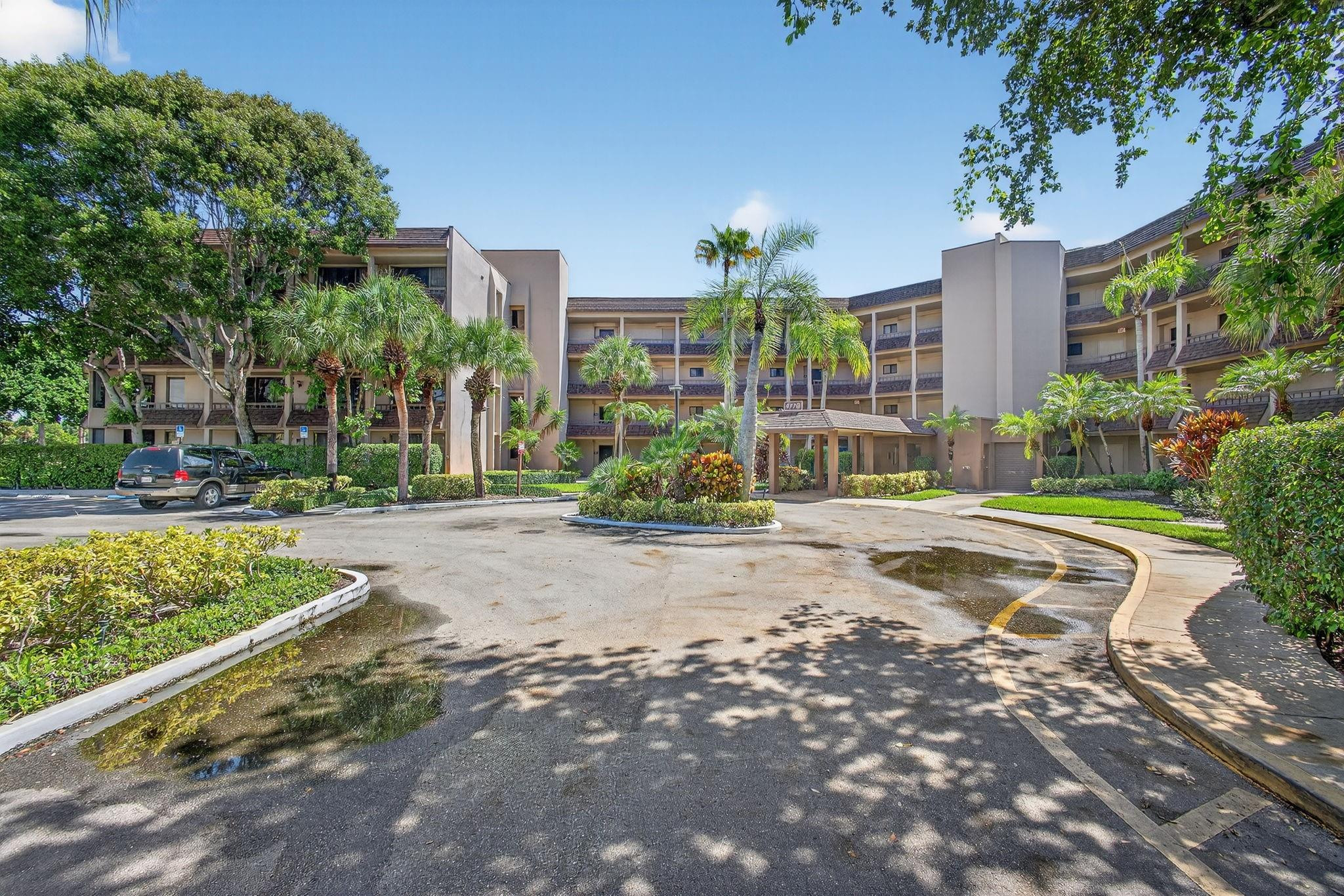 View details of listing 4770 Fountains Drive 104, Lake Worth, FL 33467 Lake Worth with MLS#