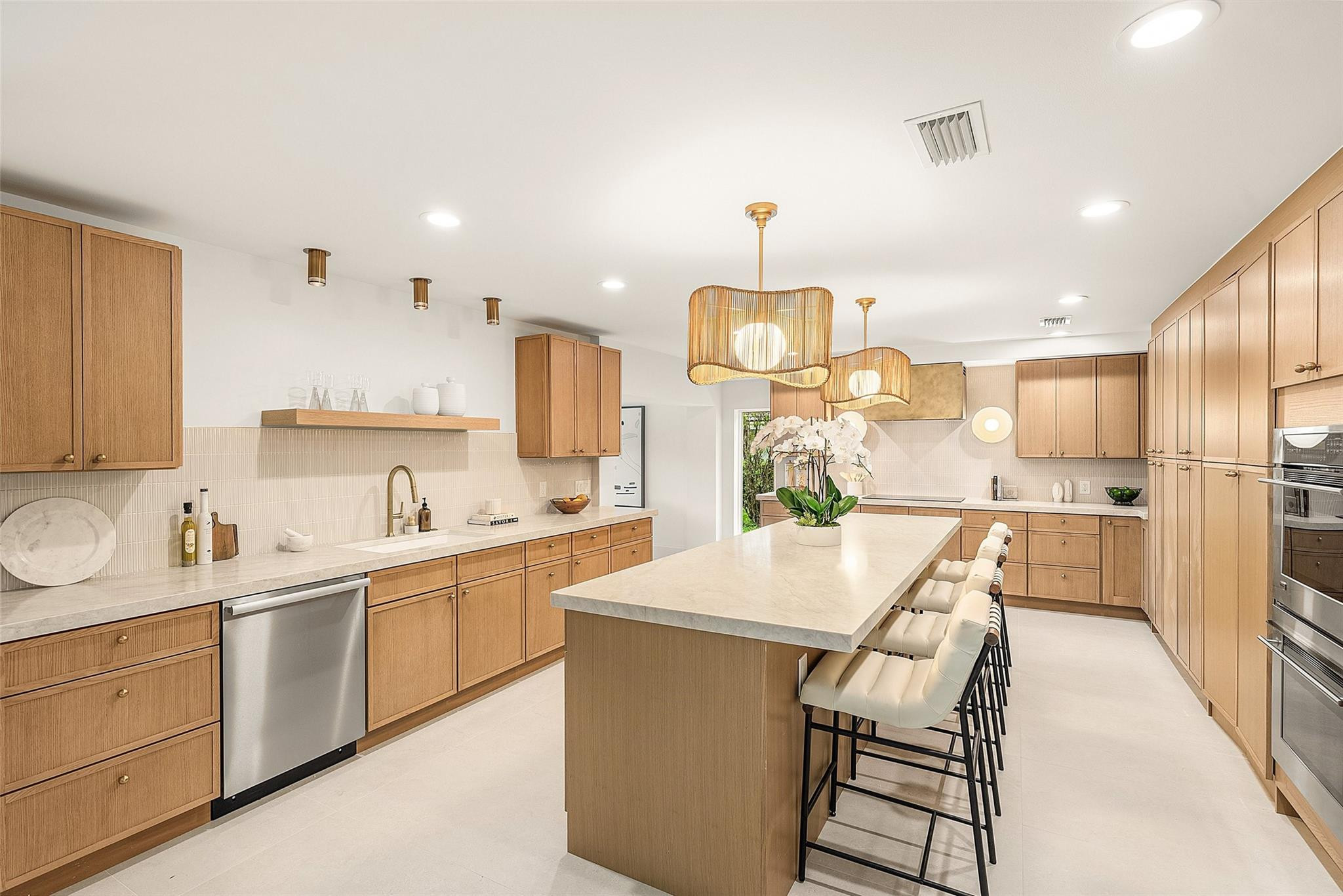 View details of listing 4877 Pineview Circle, Delray Beach, FL 33445 Delray Beach with MLS#