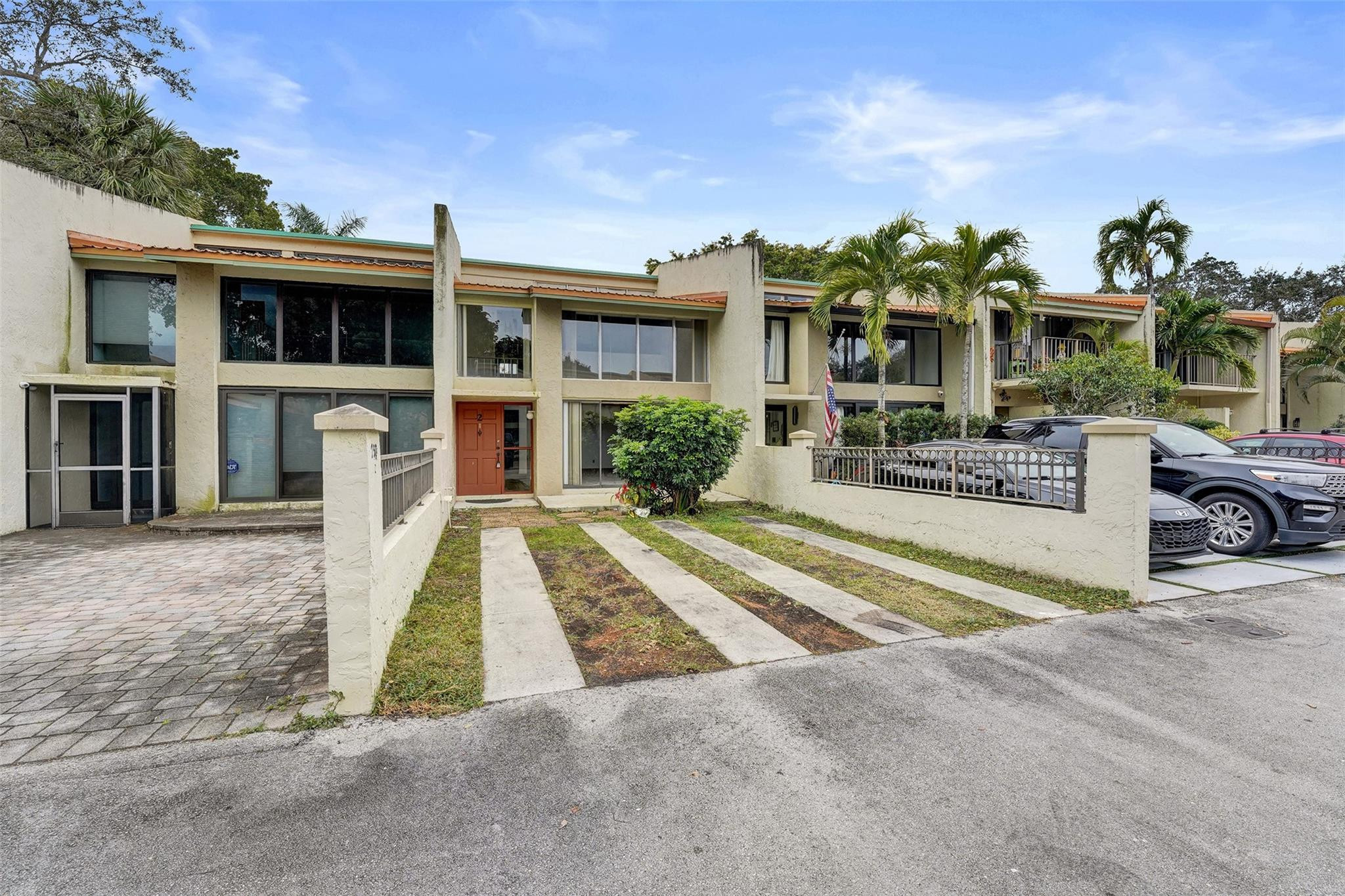View details of listing 750 E Coco Plum Circle 2, Plantation, FL 33324 Plantation with MLS#