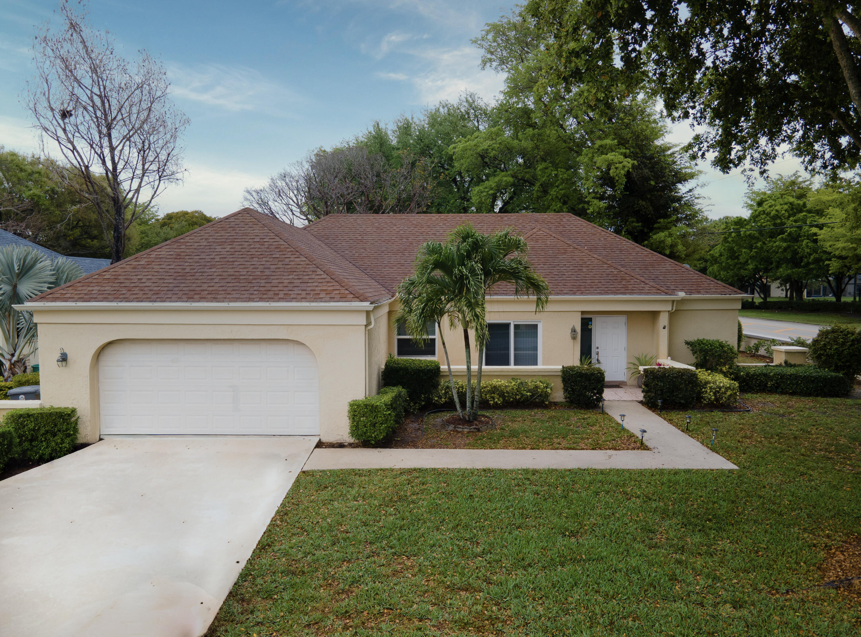 View details of listing 10195 Greentrail Drive, Boynton Beach, FL 33436 Boynton Beach with MLS# 
