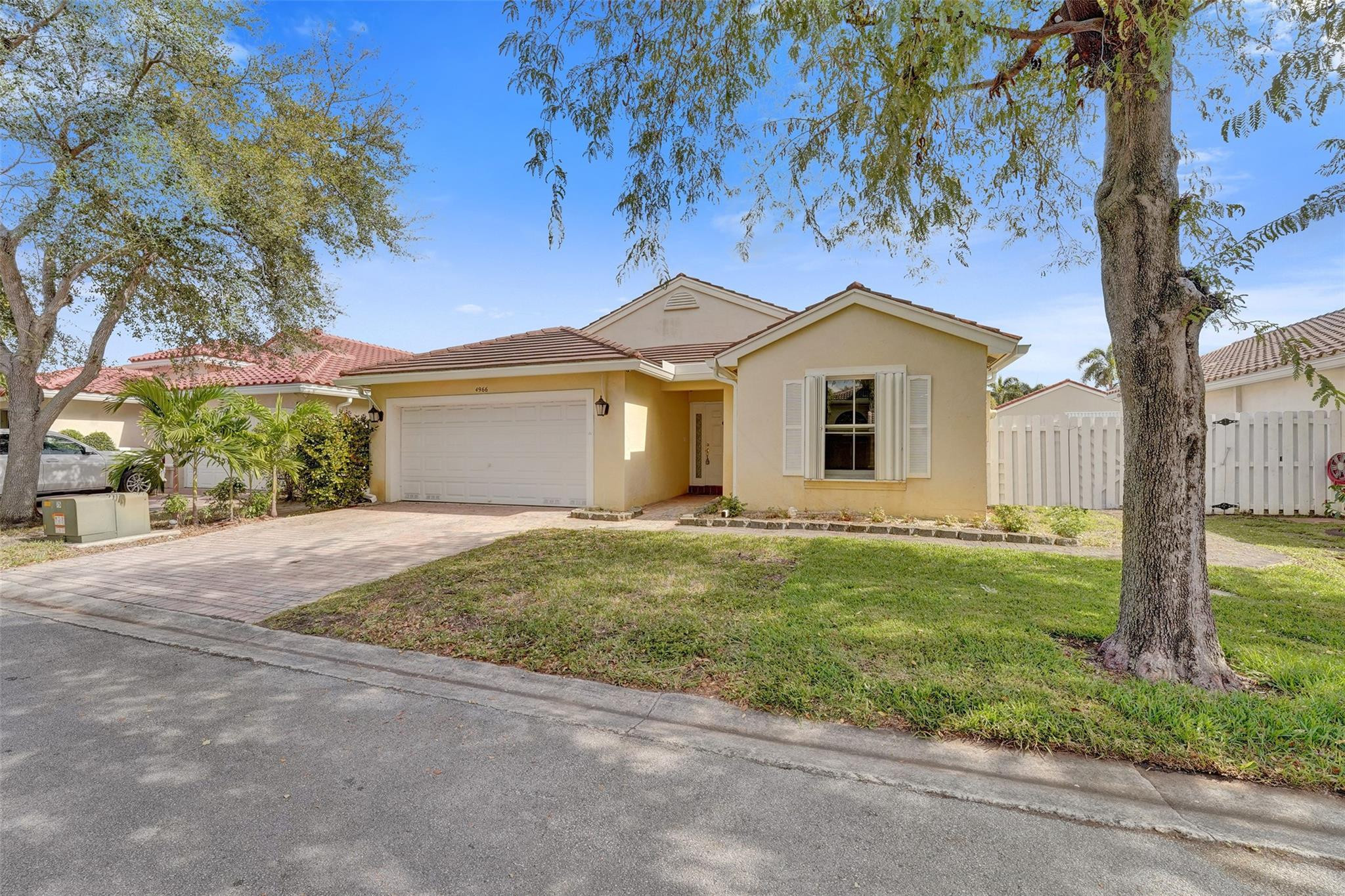 View details of listing 4966 SW 33rd Terrace, Hollywood, FL 33312 Hollywood with MLS#