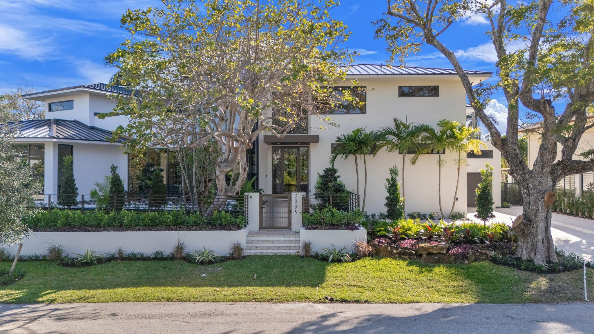 View details of listing 2035 Intracoastal Drive, Fort Lauderdale, FL 33305 Fort Lauderdale with MLS# 