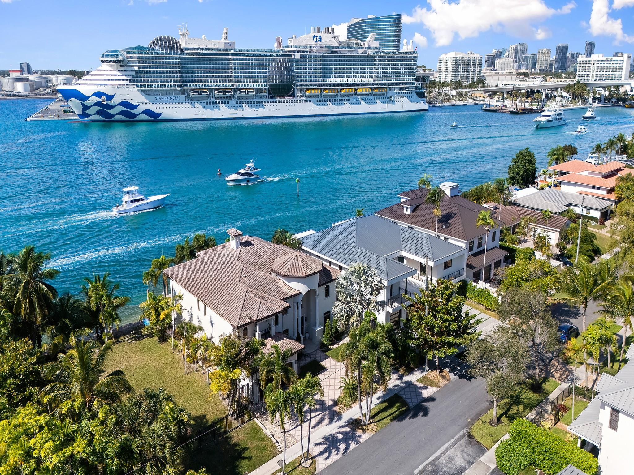 View details of listing 1965 SE 21st Avenue, Fort Lauderdale, FL 33316 Fort Lauderdale with MLS# 
