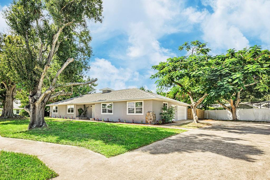 View details of listing 300 Riomar Drive, Port St. Lucie, FL 34952 Port St. Lucie with MLS# 