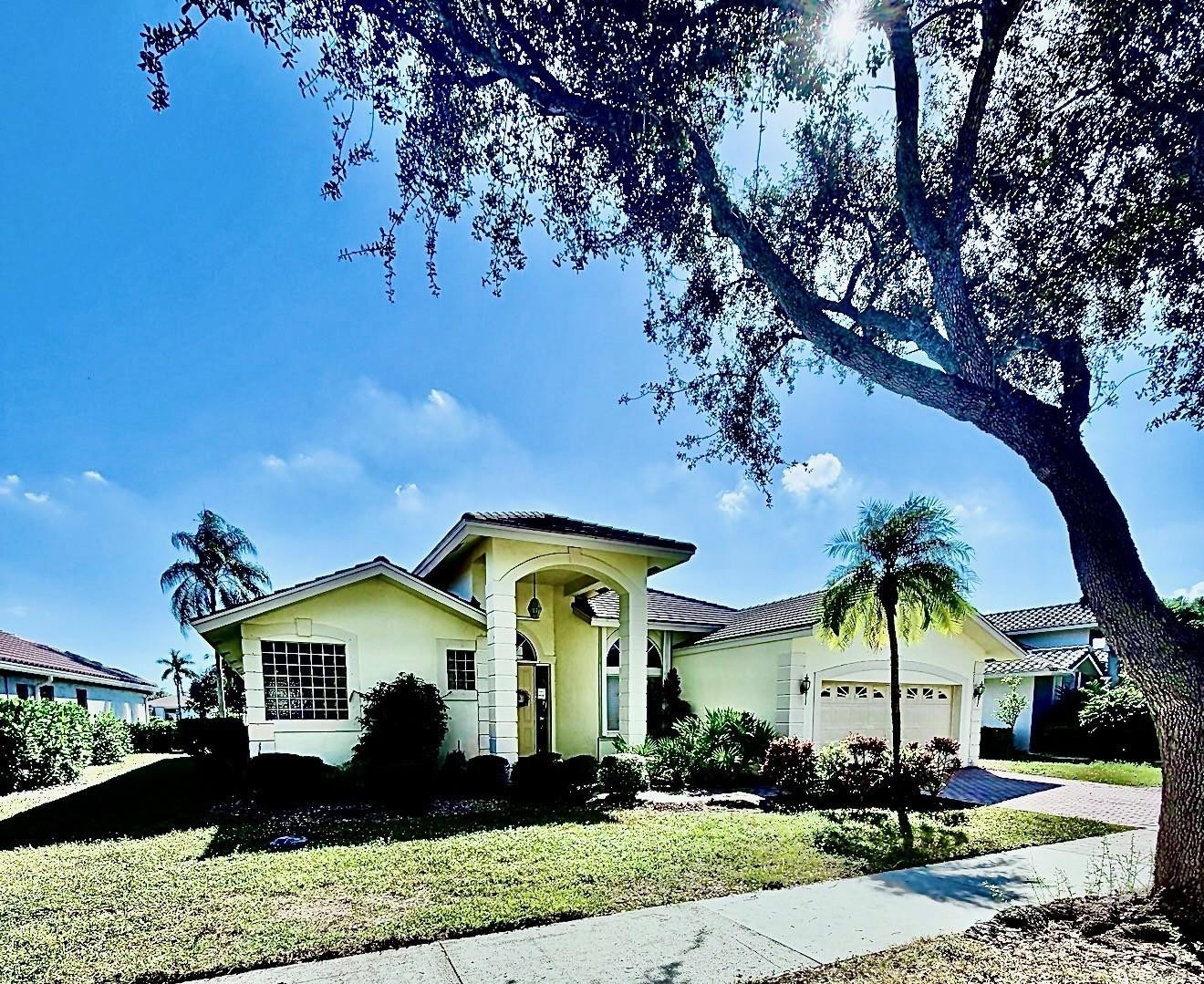 View details of listing 2800 Oakbrook Lane, Weston, FL 33332 Weston with MLS# 