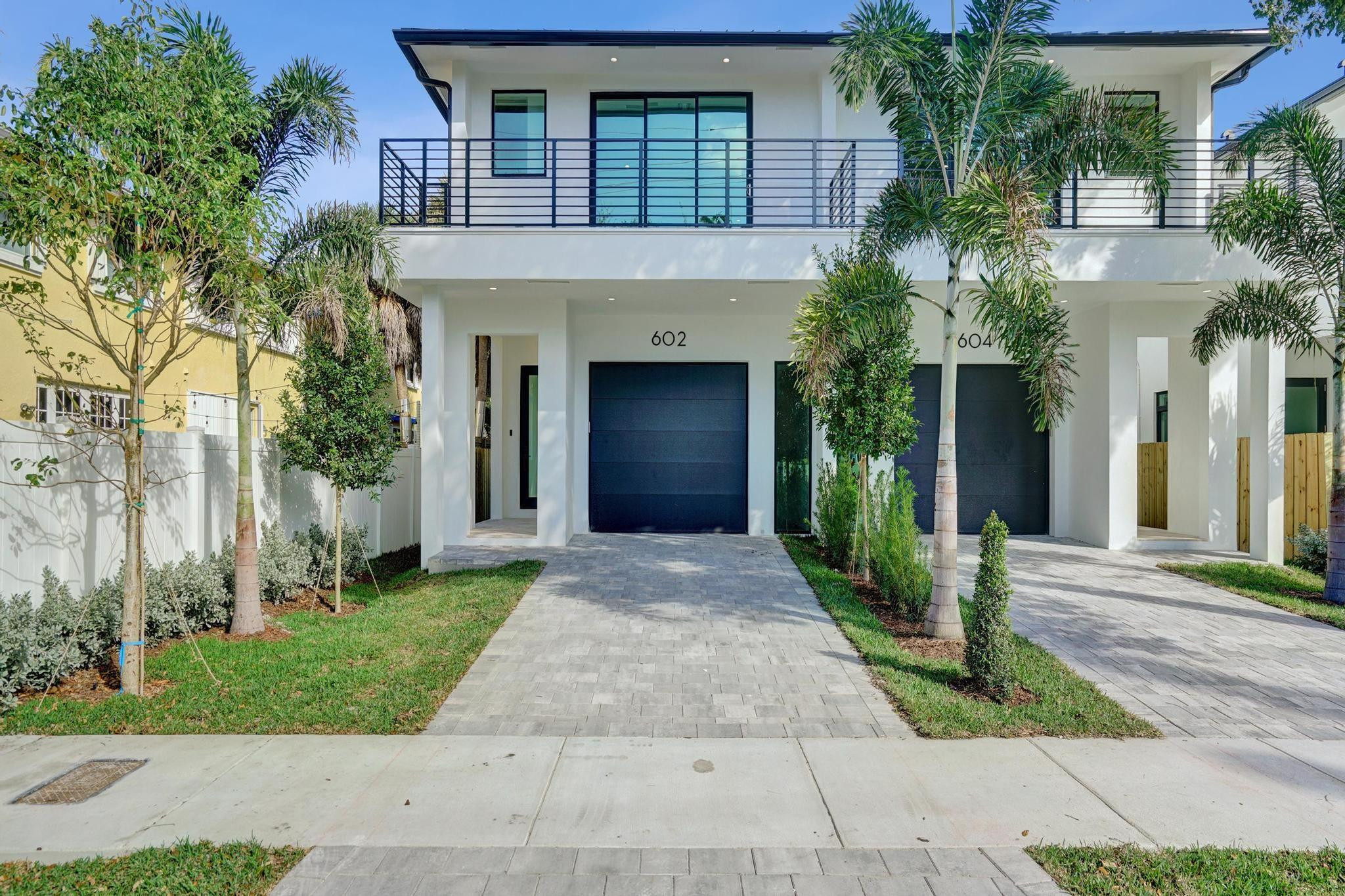 View details of listing 602 SW 7th Avenue, Fort Lauderdale, FL 33315 Fort Lauderdale with MLS# 