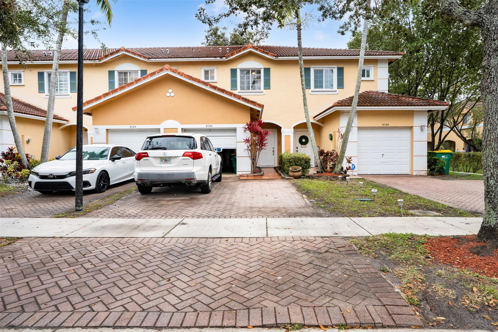 View details of listing 5722 Tuscany Terrace, Tamarac, FL 33321 Tamarac with MLS# 