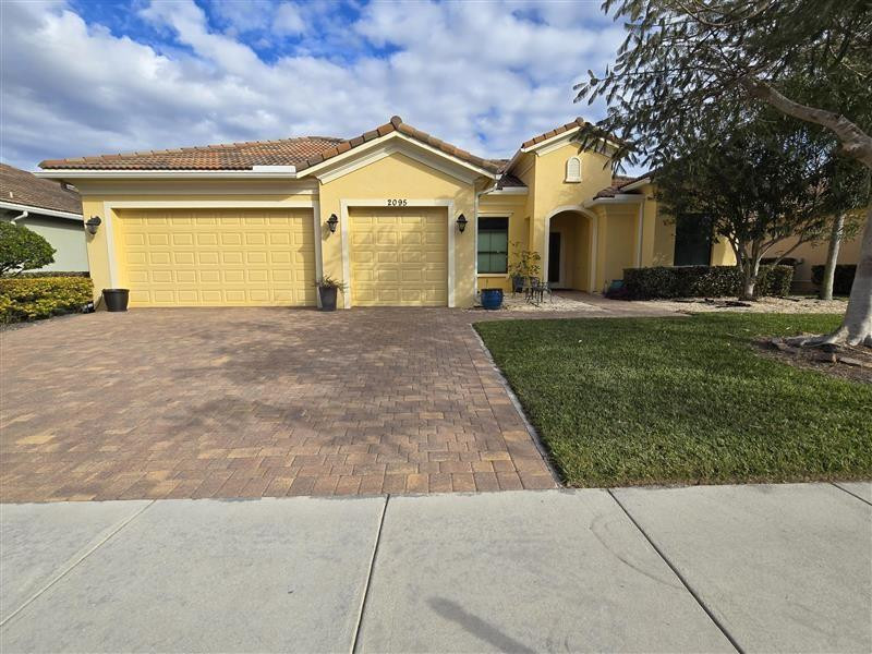 View details of listing 2095 NW Diamond Creek Way, Jensen Beach, FL 34957 Jensen Beach with MLS#