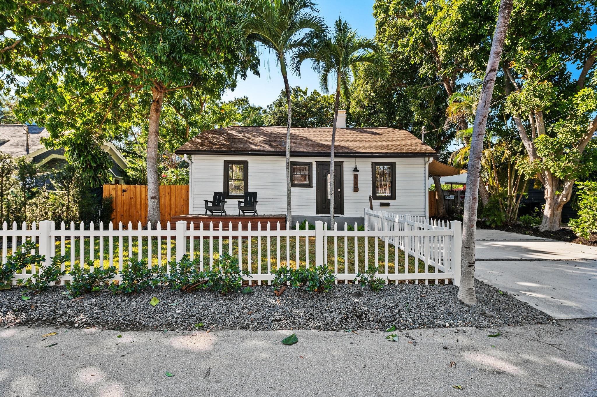 View details of listing 713 NE 17th Road, Fort Lauderdale, FL 33304 Fort Lauderdale with MLS# 