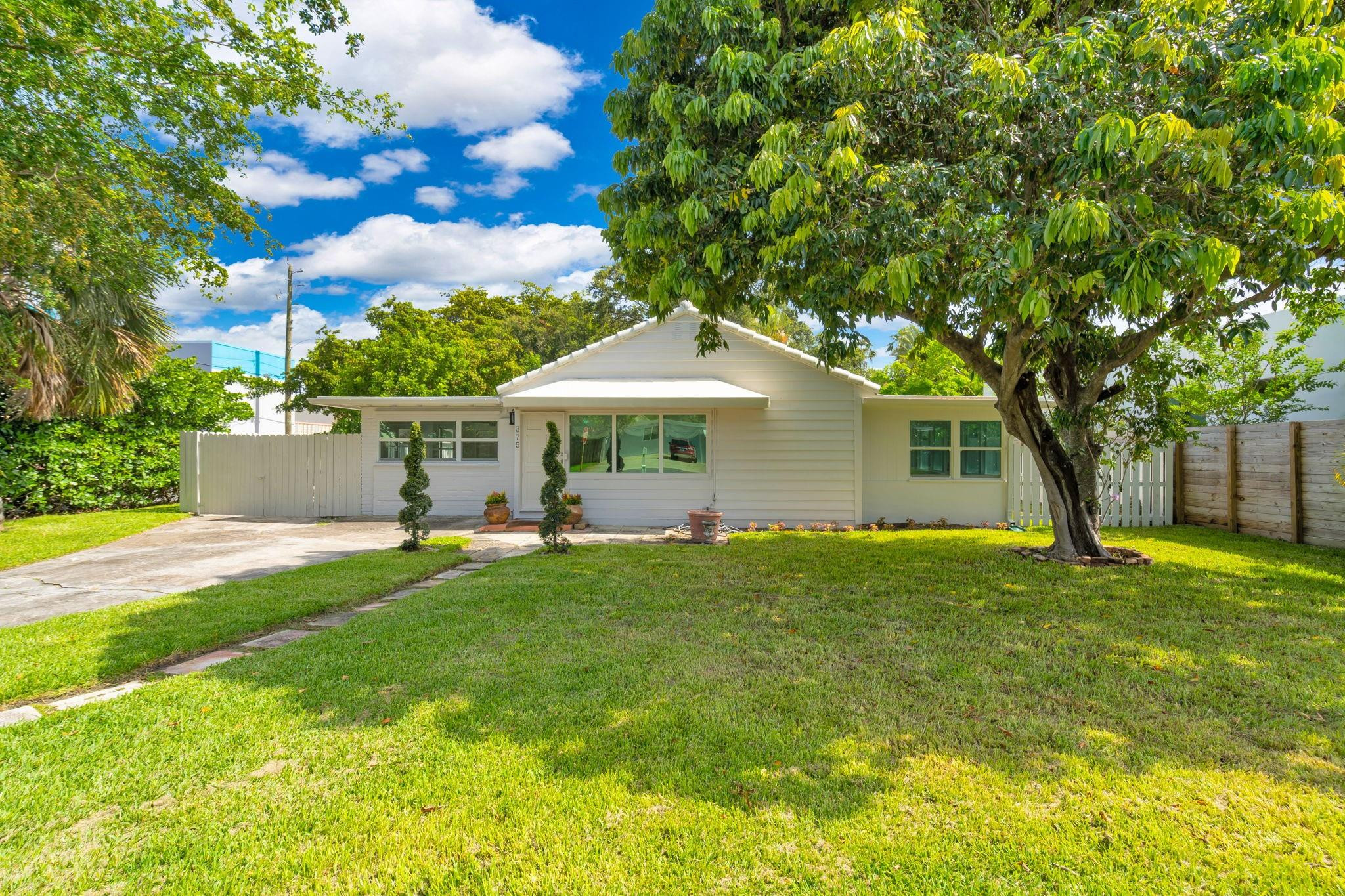 Listing  375 Orange Way, West Palm Beach, FL 33405, West Palm Beach, FL 33405