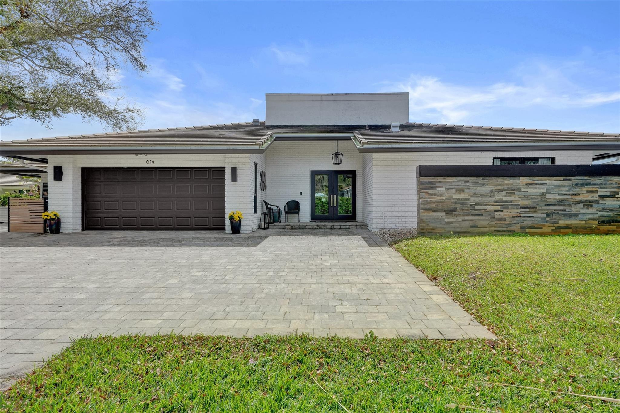View details of listing 614 Lakewoode Circle W, Delray Beach, FL 33445 Delray Beach with MLS# 