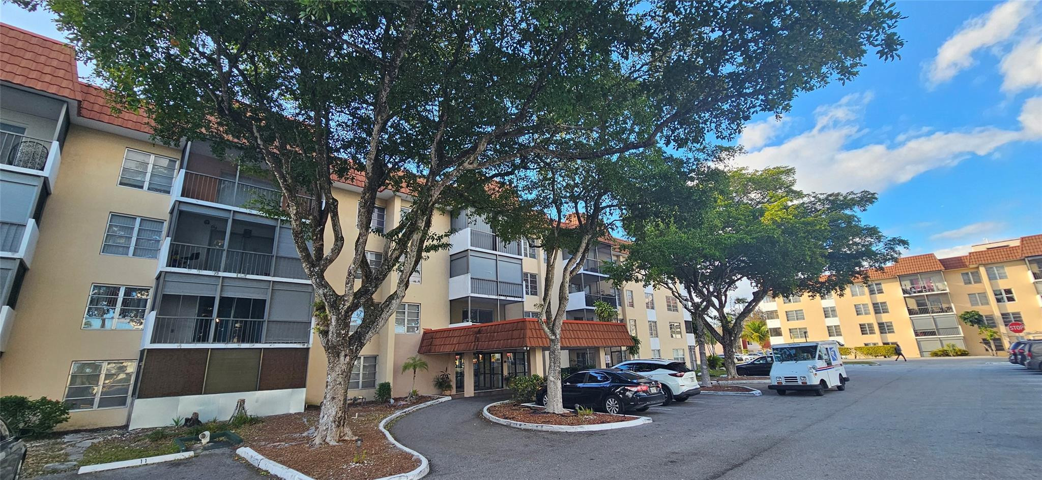 View details of listing 4156 Inverrary Drive 204, Lauderhill, FL 33319 Lauderhill with MLS# 