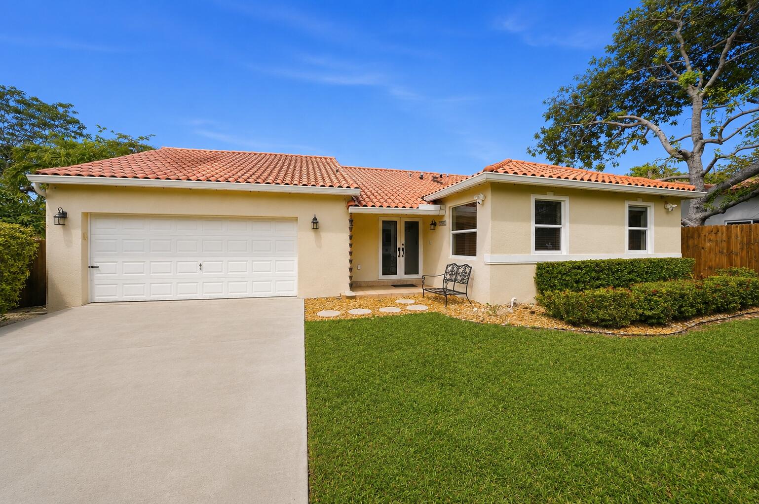 View details of listing 16921 SW 92nd Court, Palmetto Bay, FL 33157 Palmetto Bay with MLS#