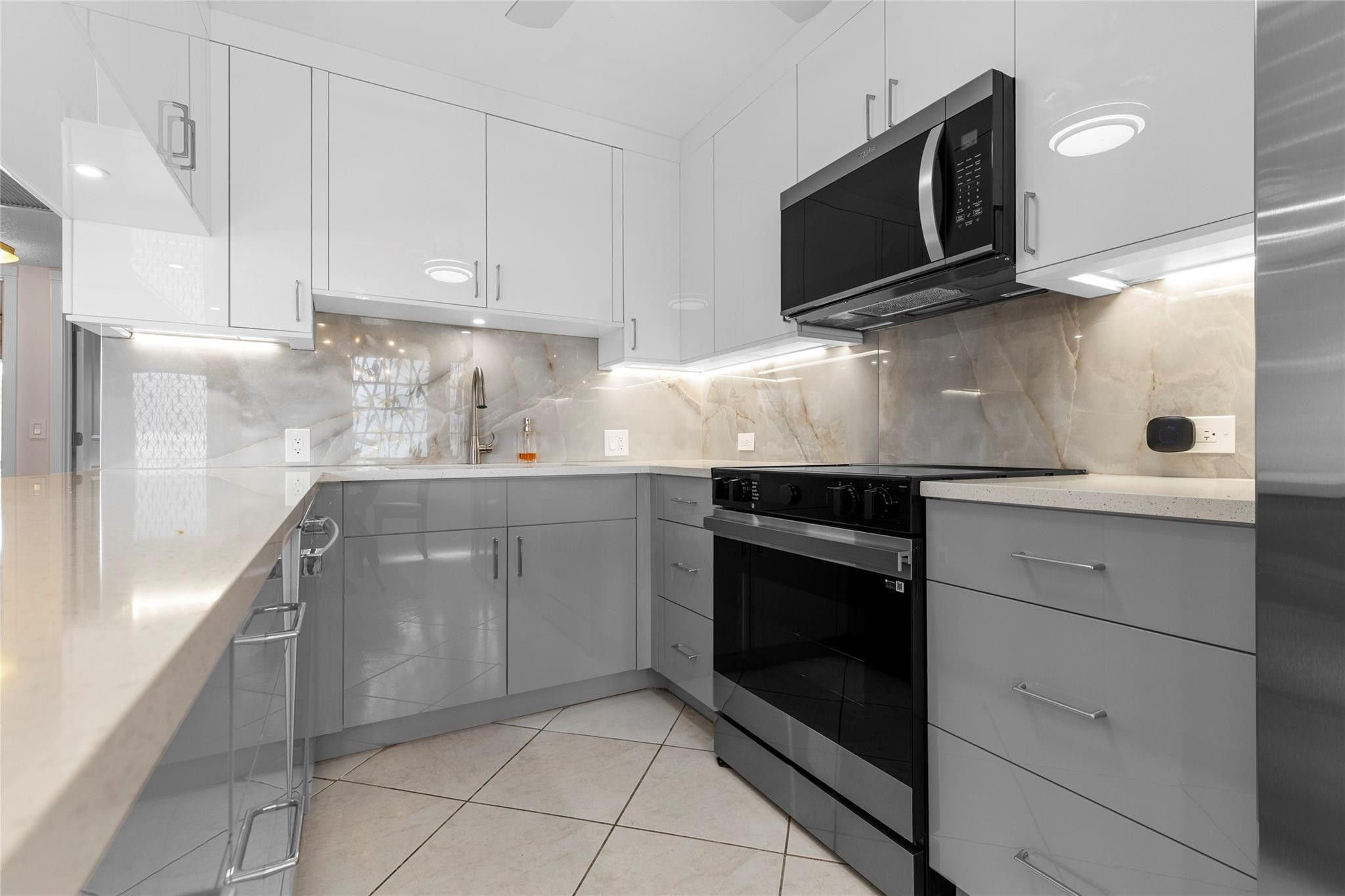 View details of listing 2122 Cambridge F 2122, Deerfield Beach, FL 33442 Deerfield Beach with MLS#