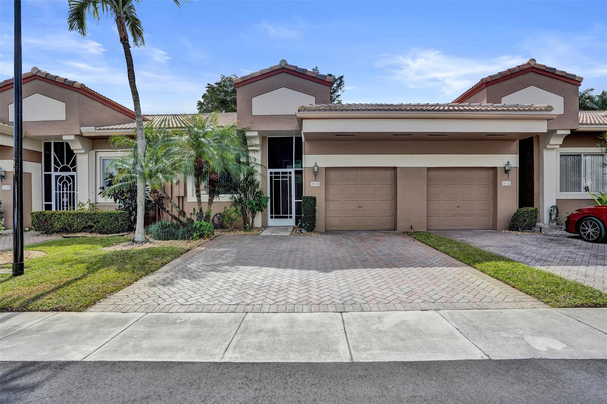 View details of listing 10116 Lombardy Drive 10116, Tamarac, FL 33321 Tamarac with MLS#