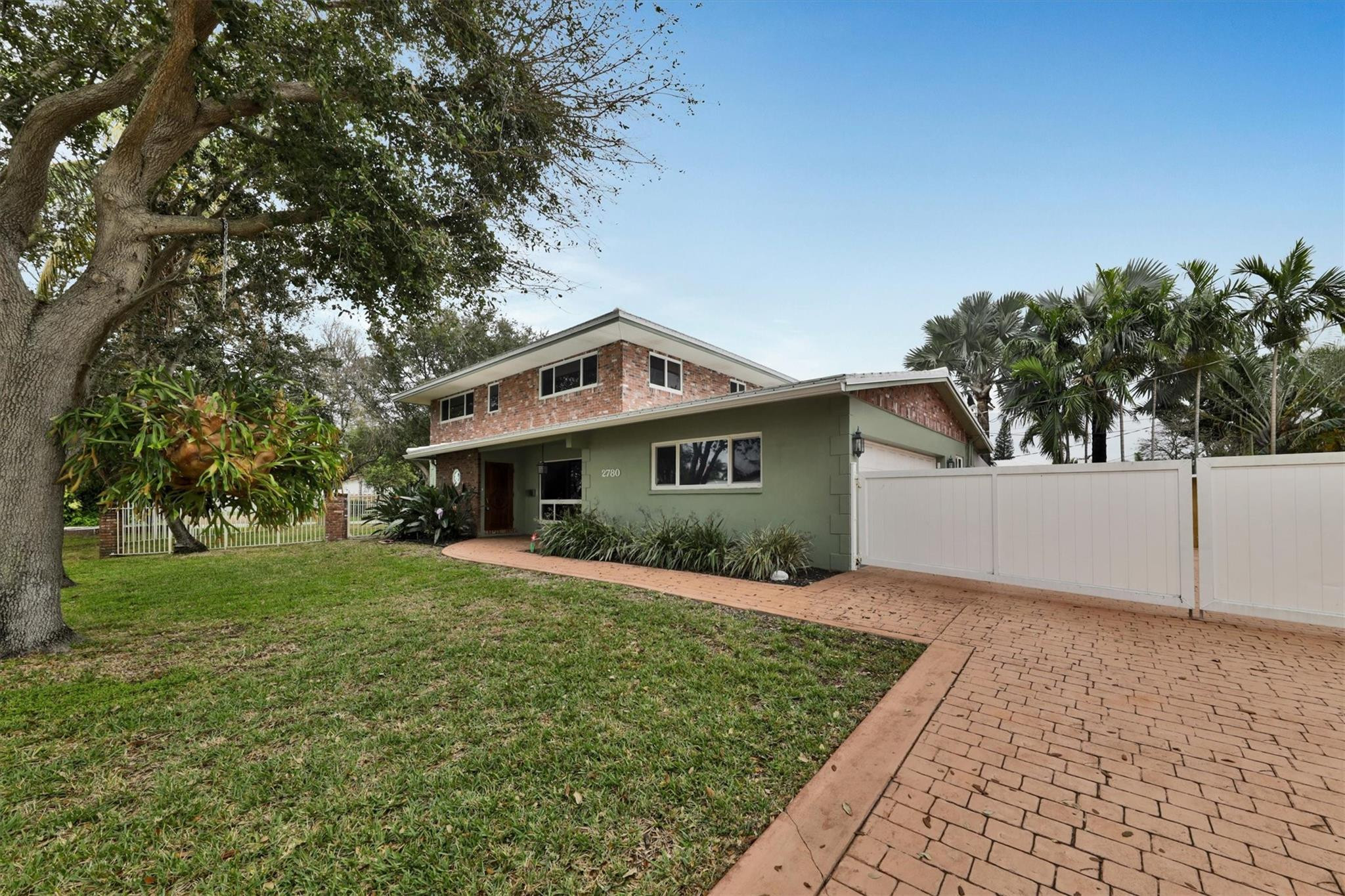 View details of listing 2780 SE 5th Court, Pompano Beach, FL 33062 Pompano Beach with MLS#