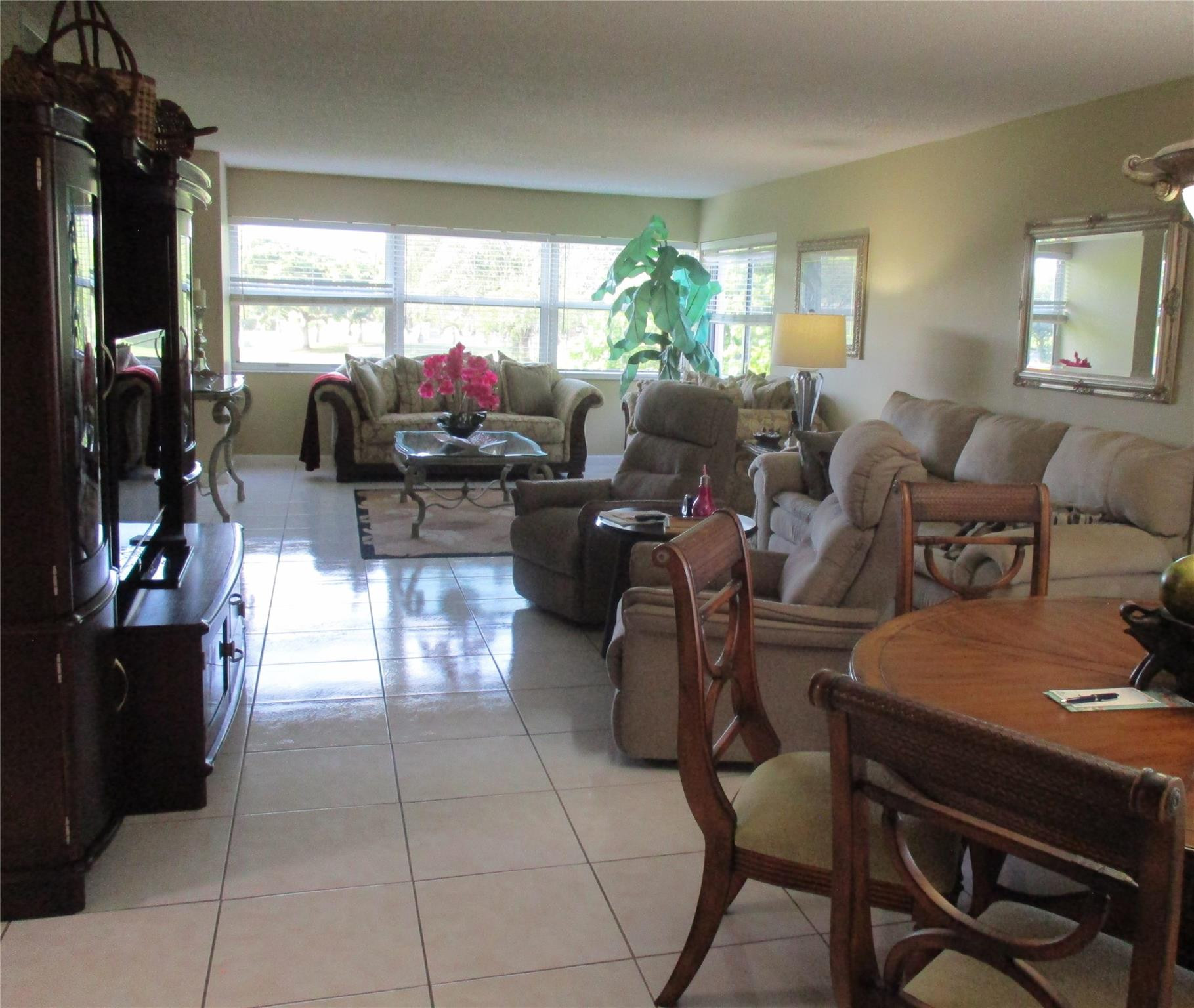 View details of listing 9541 Sunrise Lakes Boulevard 210, Sunrise, FL 33322 Sunrise with MLS#