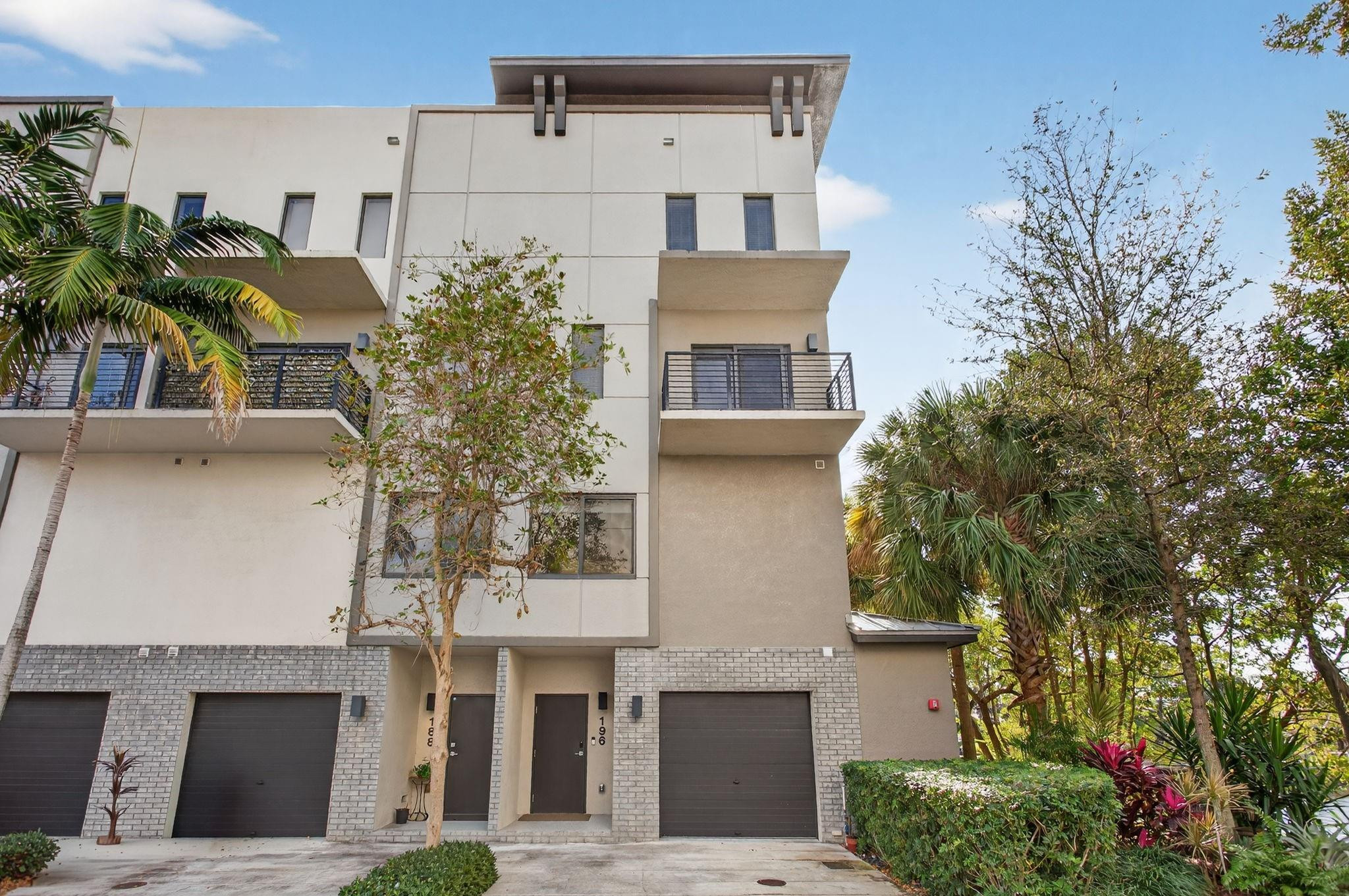View details of listing 196 SE 4th Terrace K-1, Pompano Beach, FL 33060 Pompano Beach with MLS#