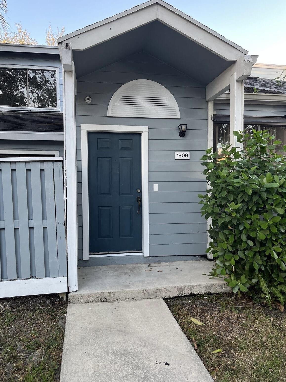 View details of listing 1909 Players Place, North Lauderdale, FL 33068 North Lauderdale with MLS# 