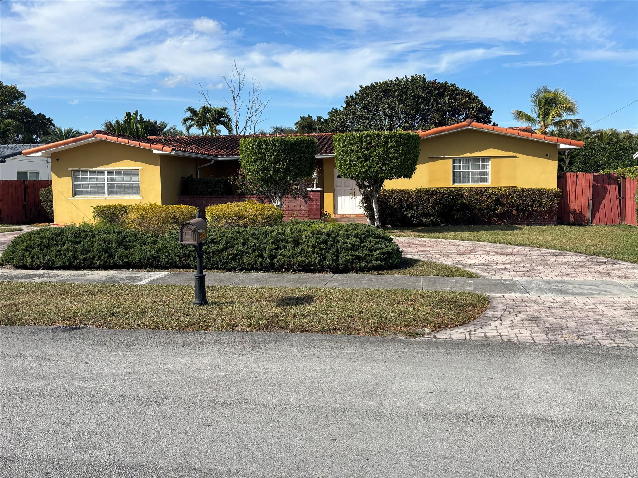 View details of listing 9261 SW 68th Street, Miami, FL 33173 Miami with MLS#