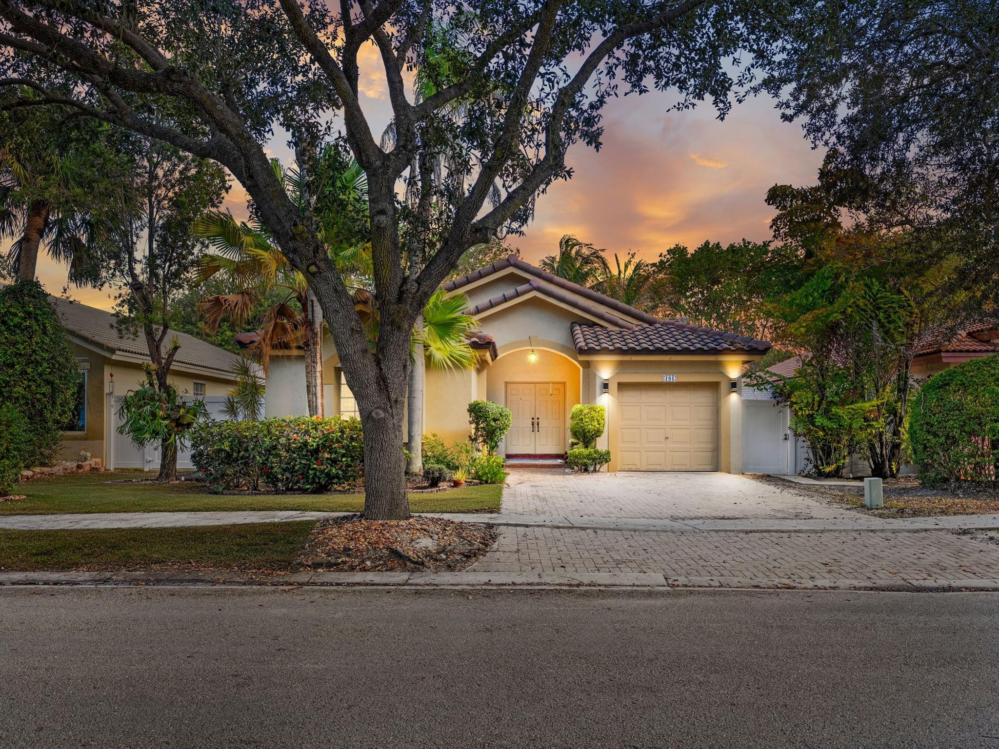 View details of listing 181 SW 203rd Avenue, Pembroke Pines, FL 33029 Pembroke Pines with MLS#