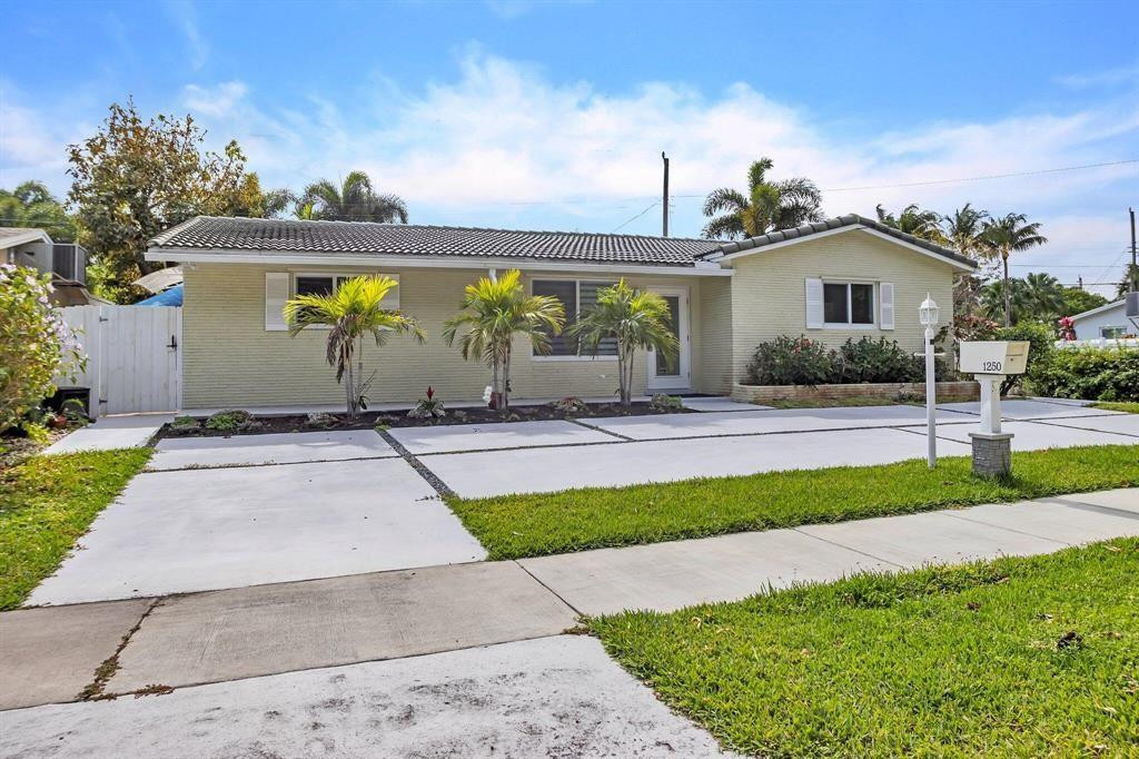 View details of listing 1250 Arthur Street, Hollywood, FL 33019 Hollywood with MLS# 