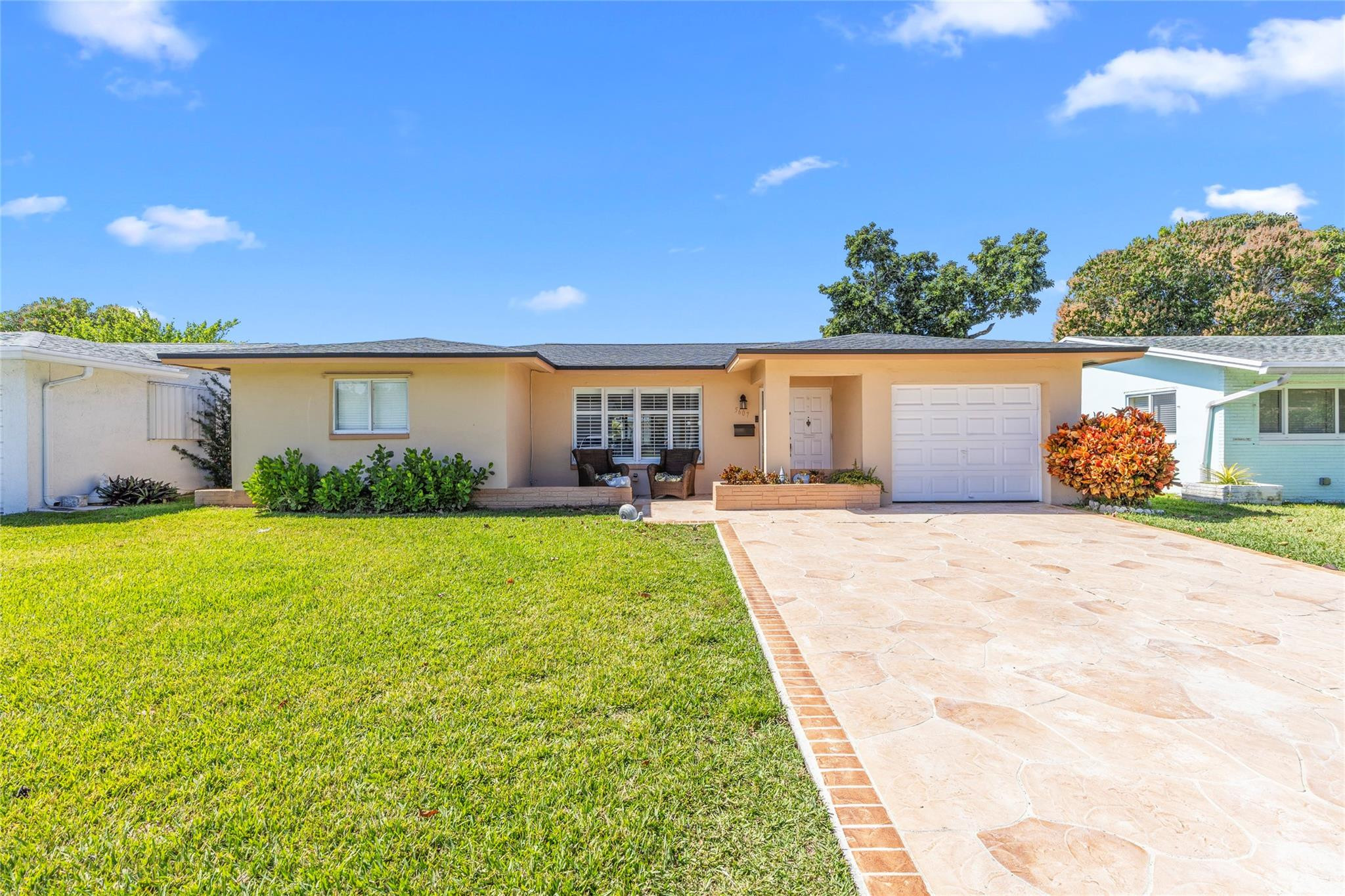 View details of listing 5607 NW 49th Avenue, Tamarac, FL 33319 Tamarac with MLS#