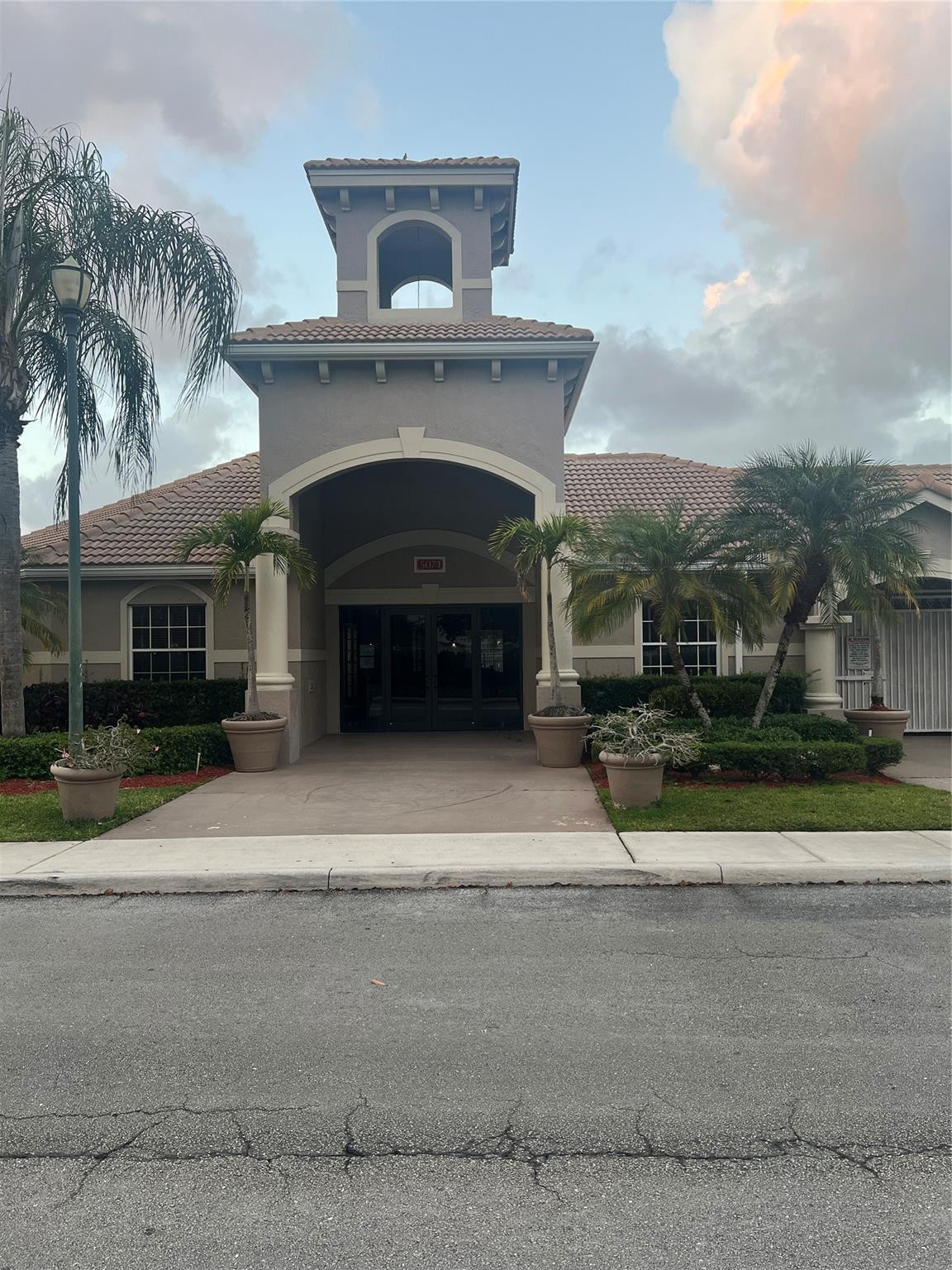 View details of listing 5031 Wiles Road 202, Coconut Creek, FL 33073 Coconut Creek with MLS#