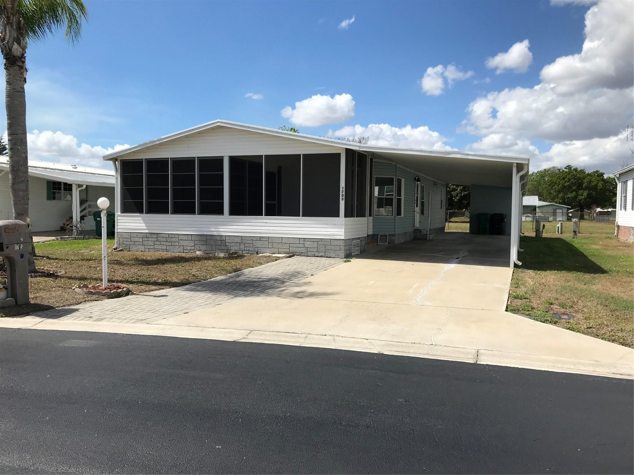 View details of listing 1703 SW 35th Circle, Okeechobee, FL 34974 Okeechobee with MLS# 