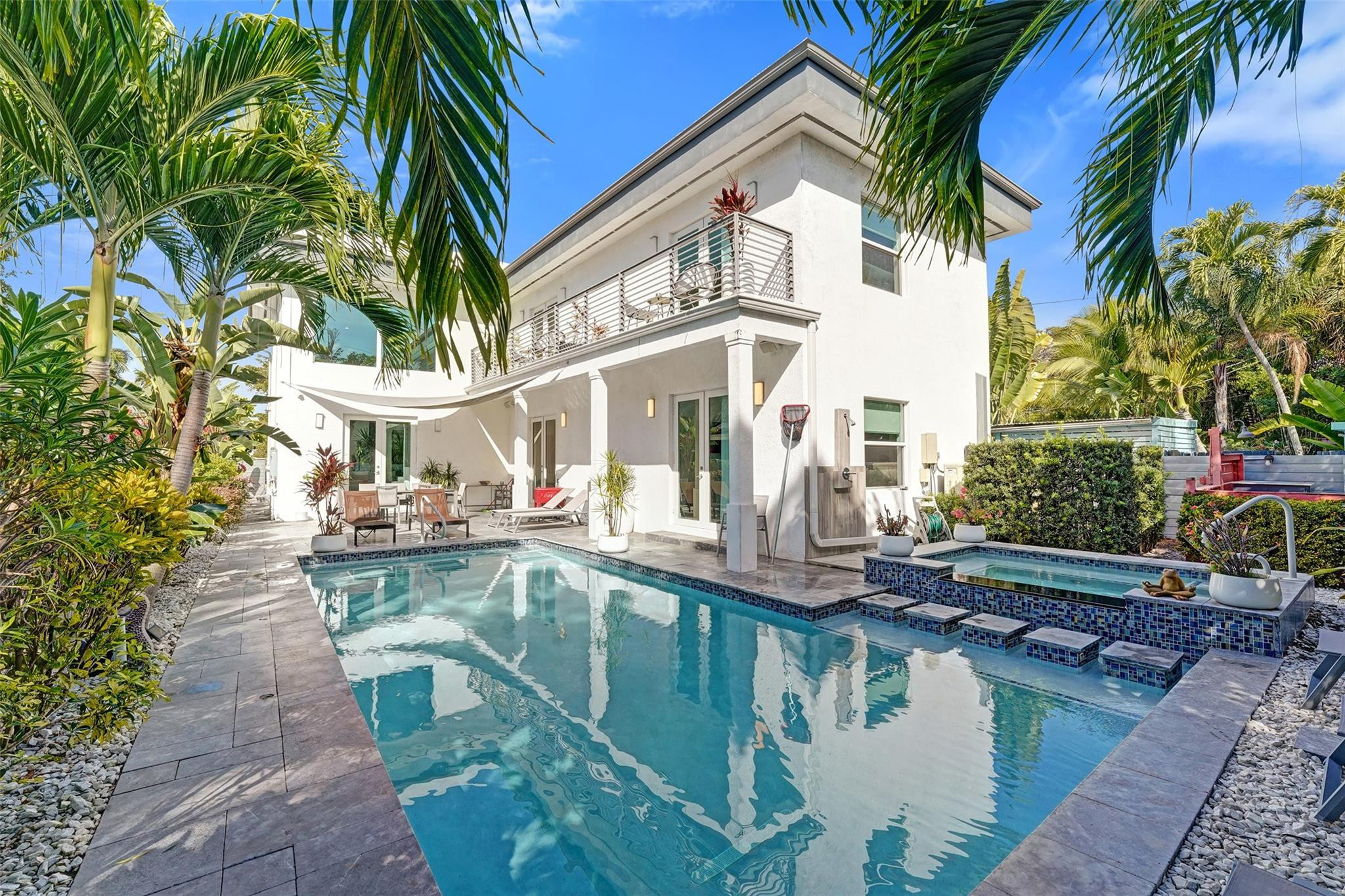 View details of listing 2502 NE 6th Avenue, Wilton Manors, FL 33305 Wilton Manors with MLS# 