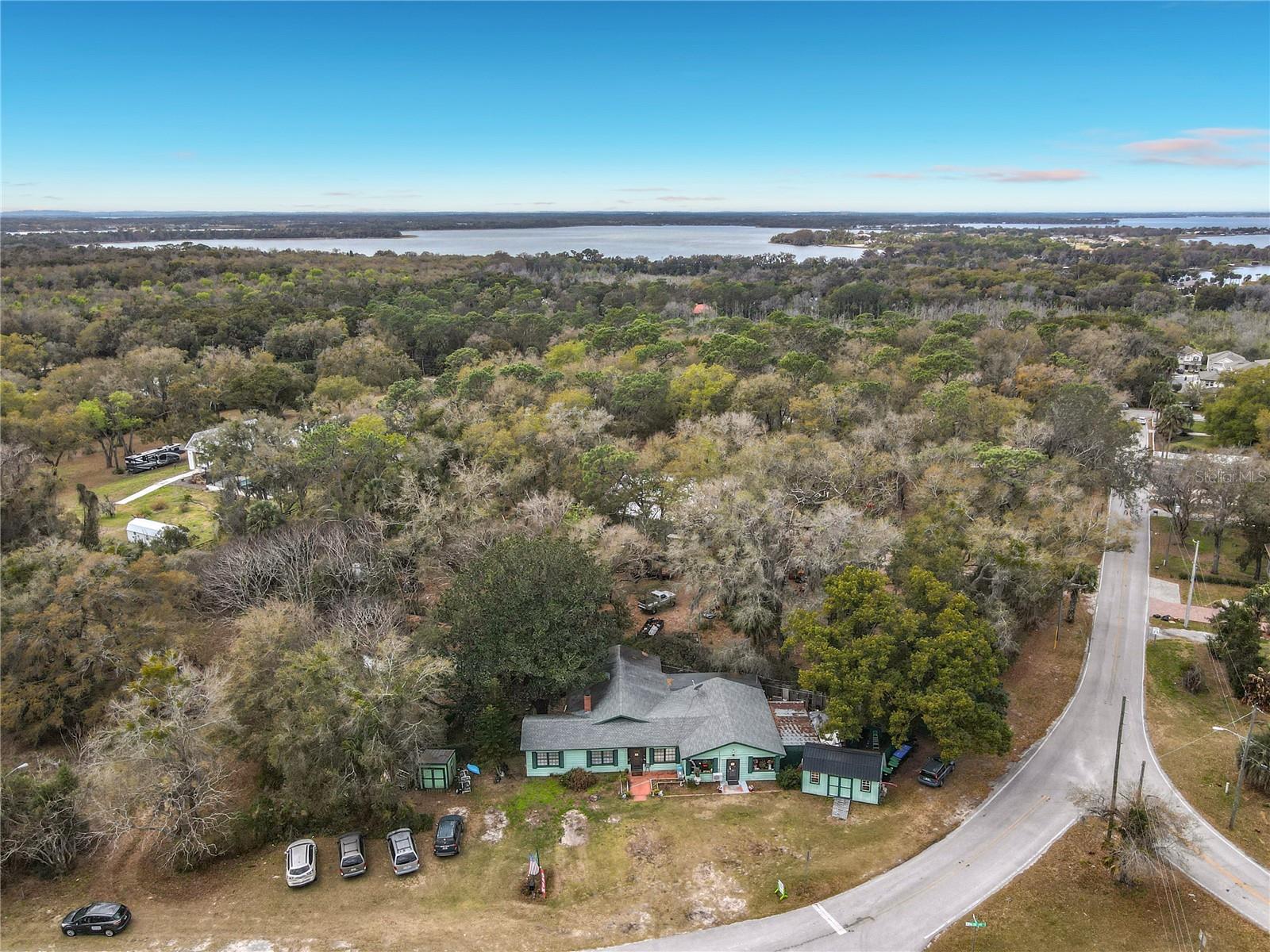View details of listing 6942 OLD HIGHWAY 441 S MOUNT DORA with MLS# G5109297