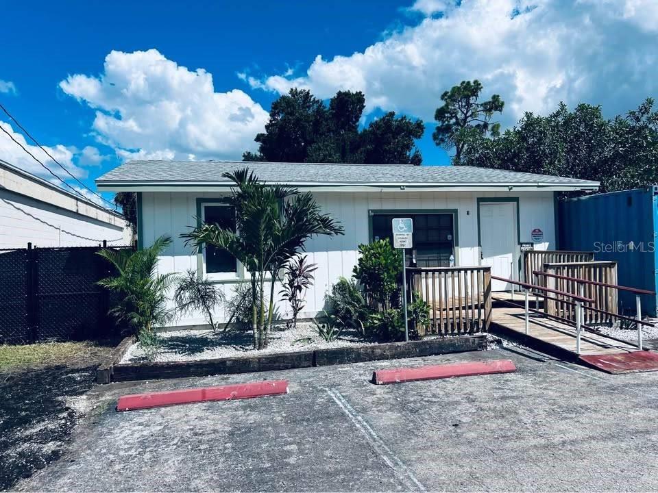 View details of listing 1254 PINEY RD NORTH FORT MYERS with MLS# G5109389