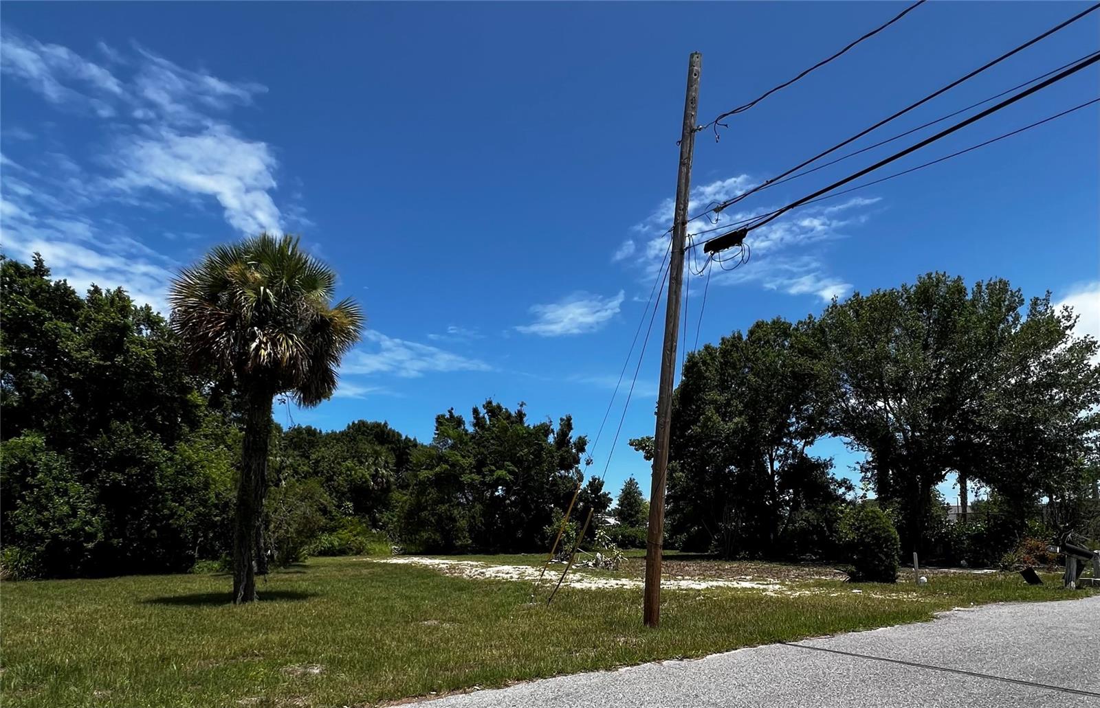 View details of listing 3880 17TH AVE VERO BEACH with MLS# GC541607