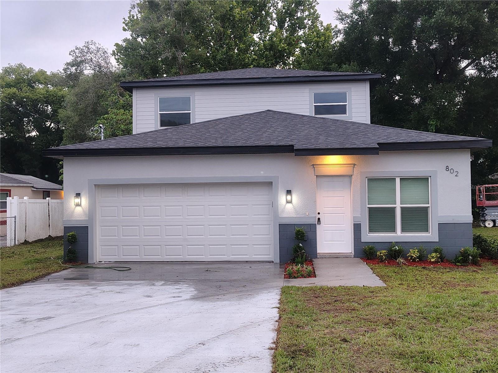 View details of listing 802 MARVIN C ZANDERS AVE APOPKA with MLS# O6415824