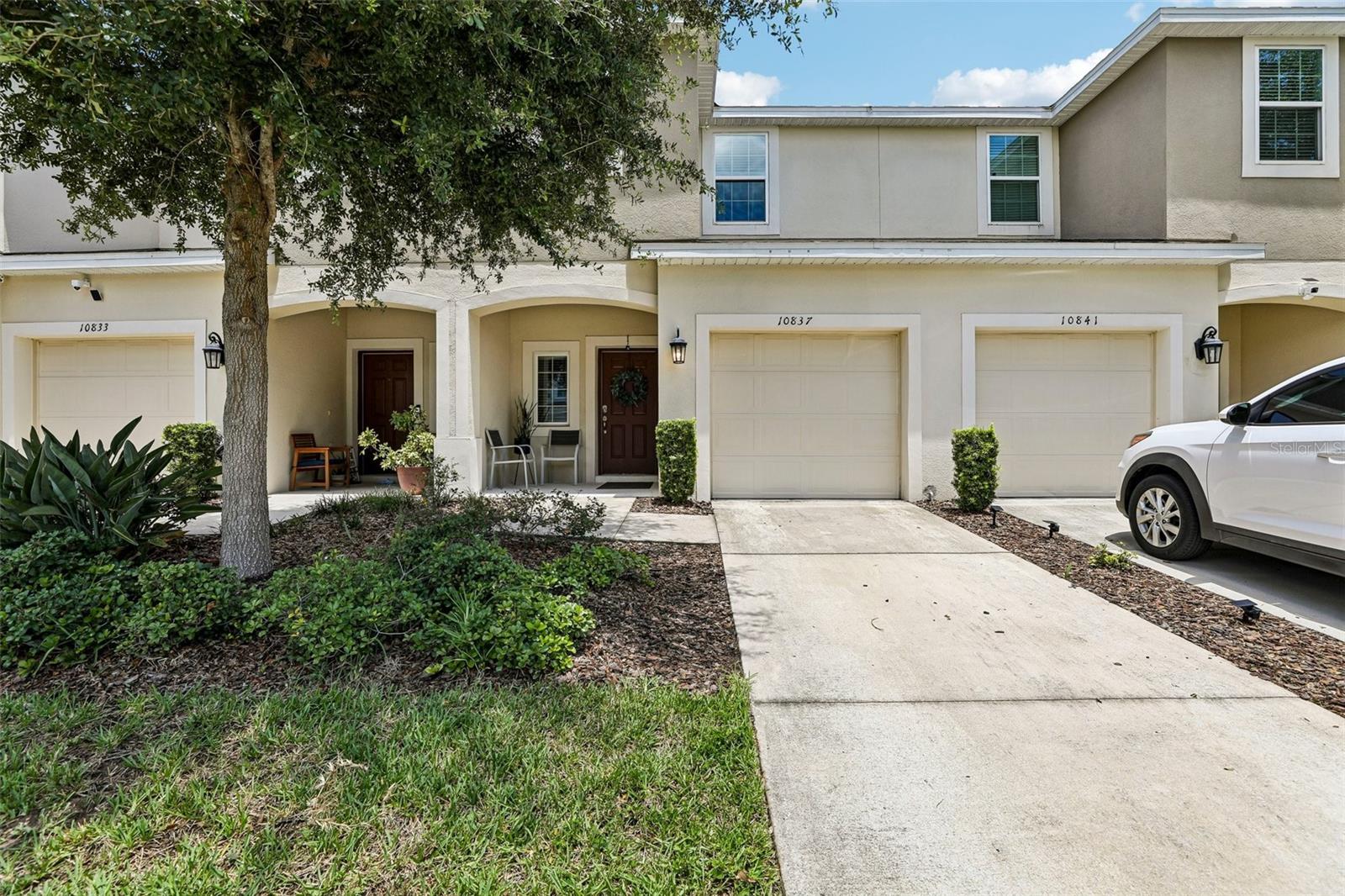 View details of listing 10837 WYNE TREE CT ORLANDO with MLS# O6420491