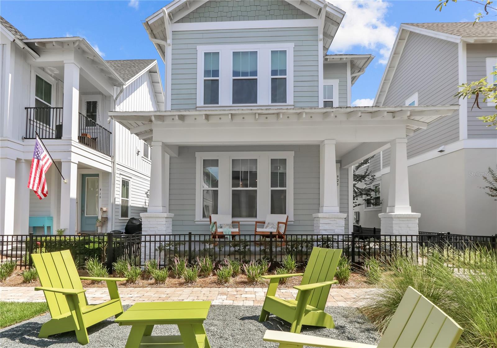 View details of listing 923 COLIE ALY WINTER GARDEN with MLS# O6445624