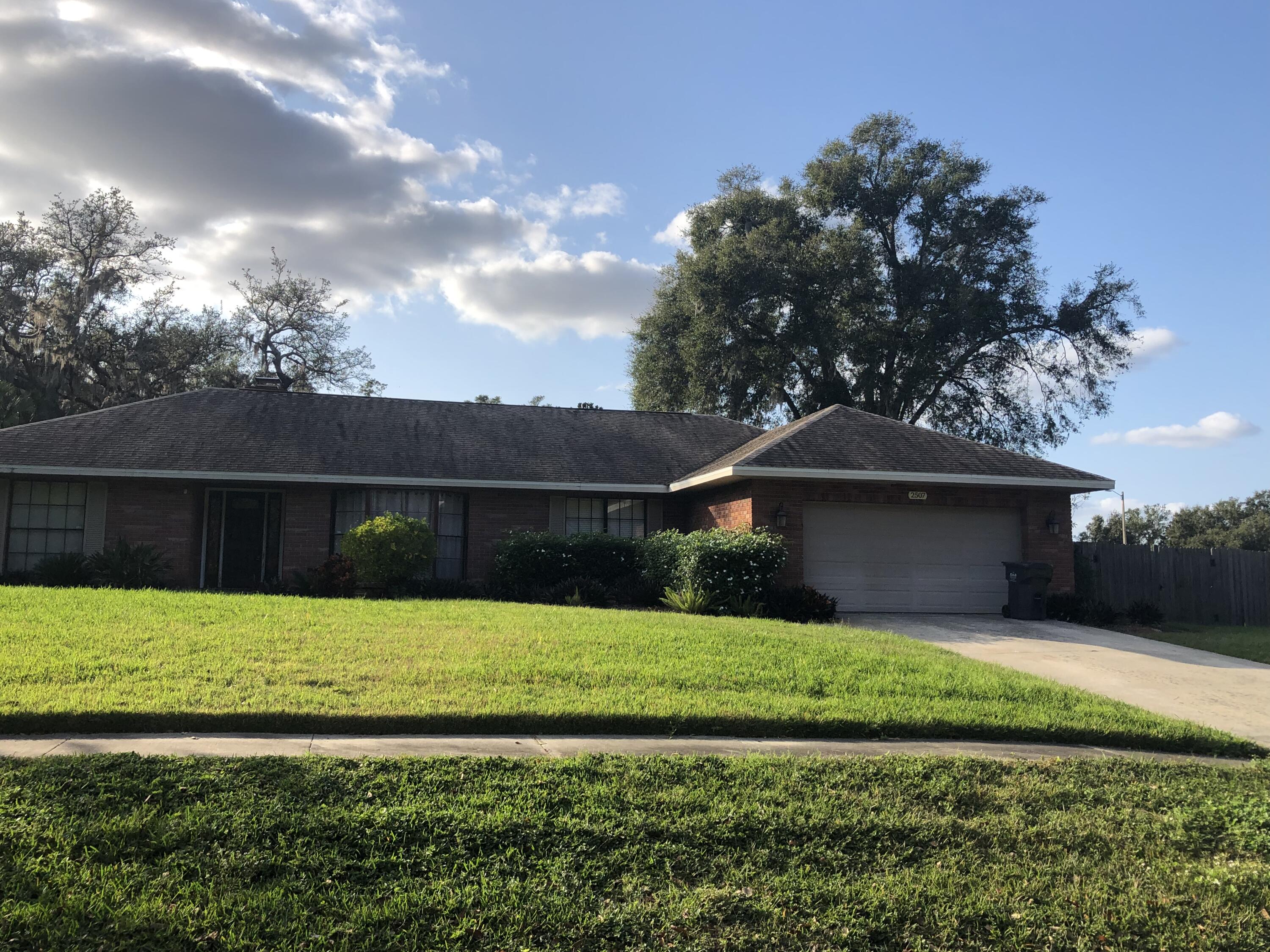 View details of listing 2507 Beachwood Lane, Valrico, FL 33596 Valrico with MLS#