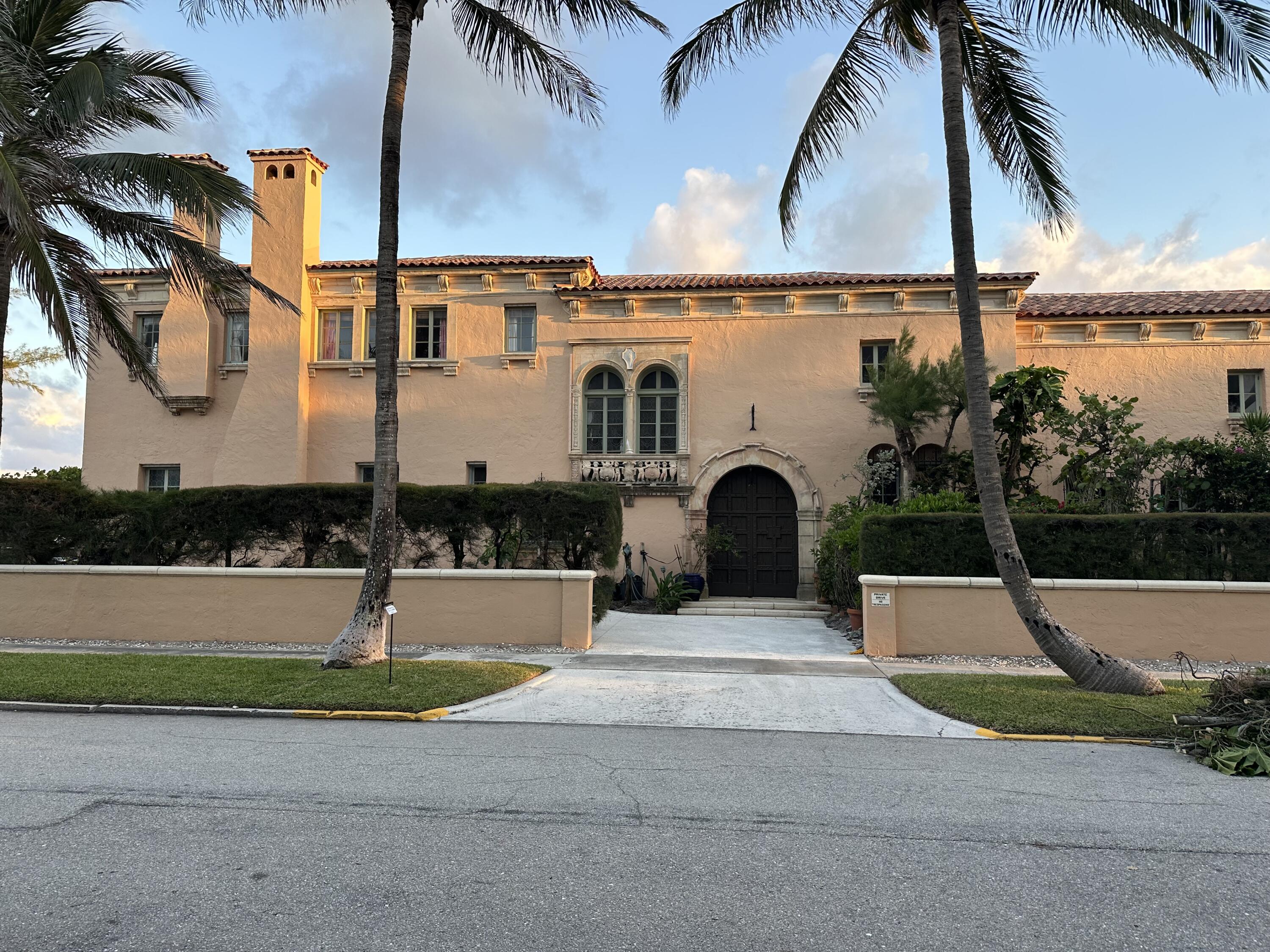 View details of listing 200 N Ocean Boulevard 1, Palm Beach, FL 33480 Palm Beach with MLS#