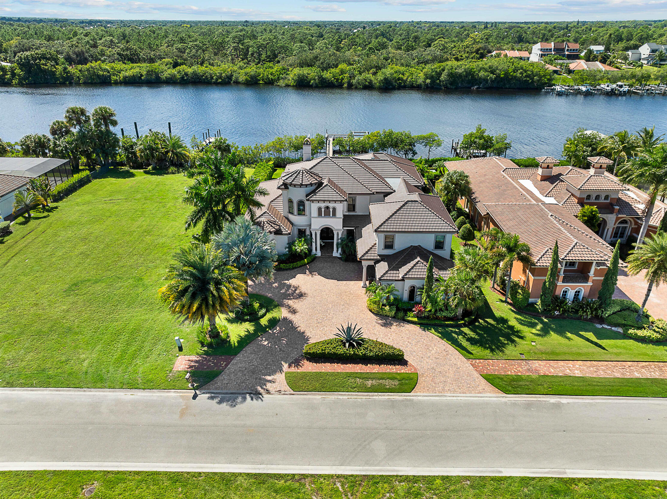 View details of listing 201 SE Fiore Bello, Port St. Lucie, FL 34952 Port St. Lucie with MLS#